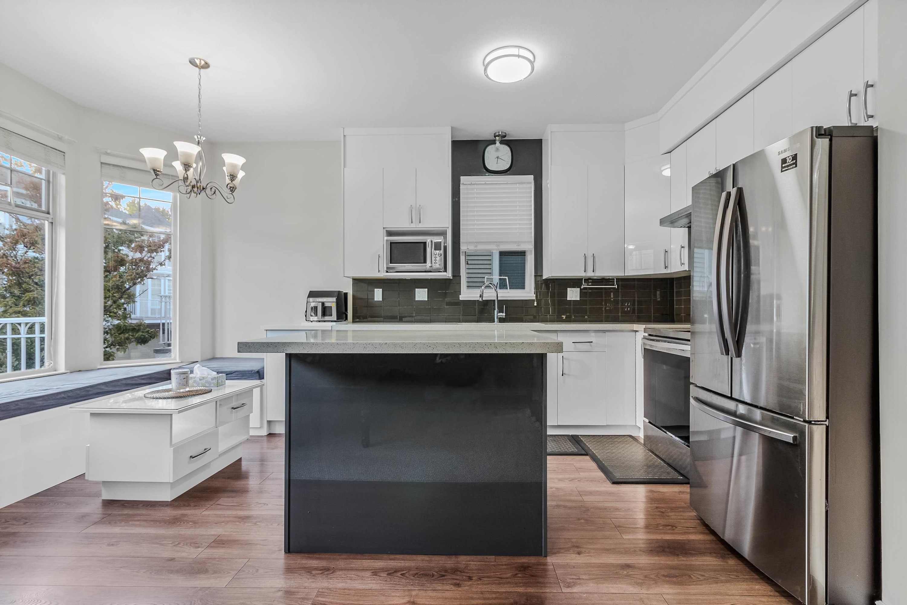 









6518


121

Street, 16,
Surrey,




BC
V3W 1C4

