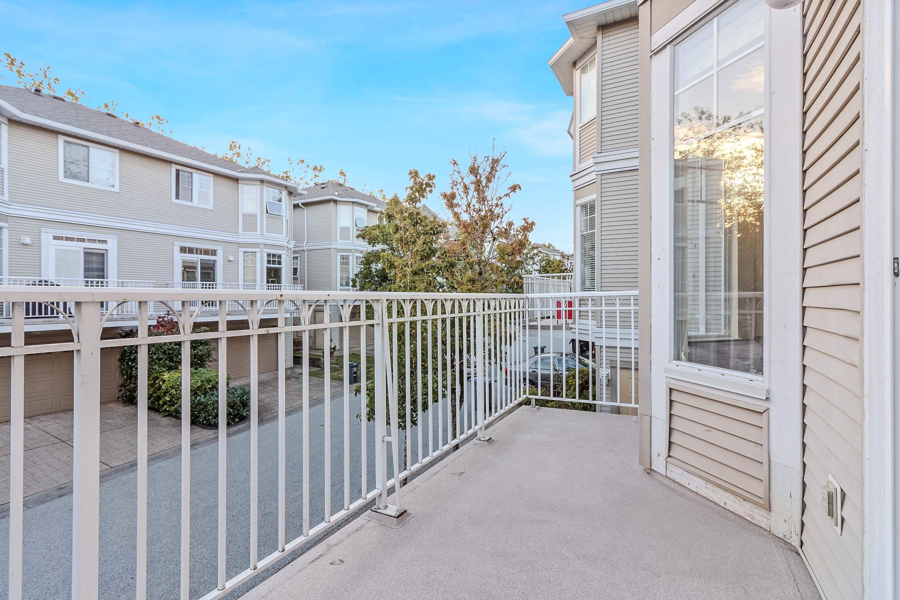 









6518


121

Street, 16,
Surrey,




BC
V3W 1C4

