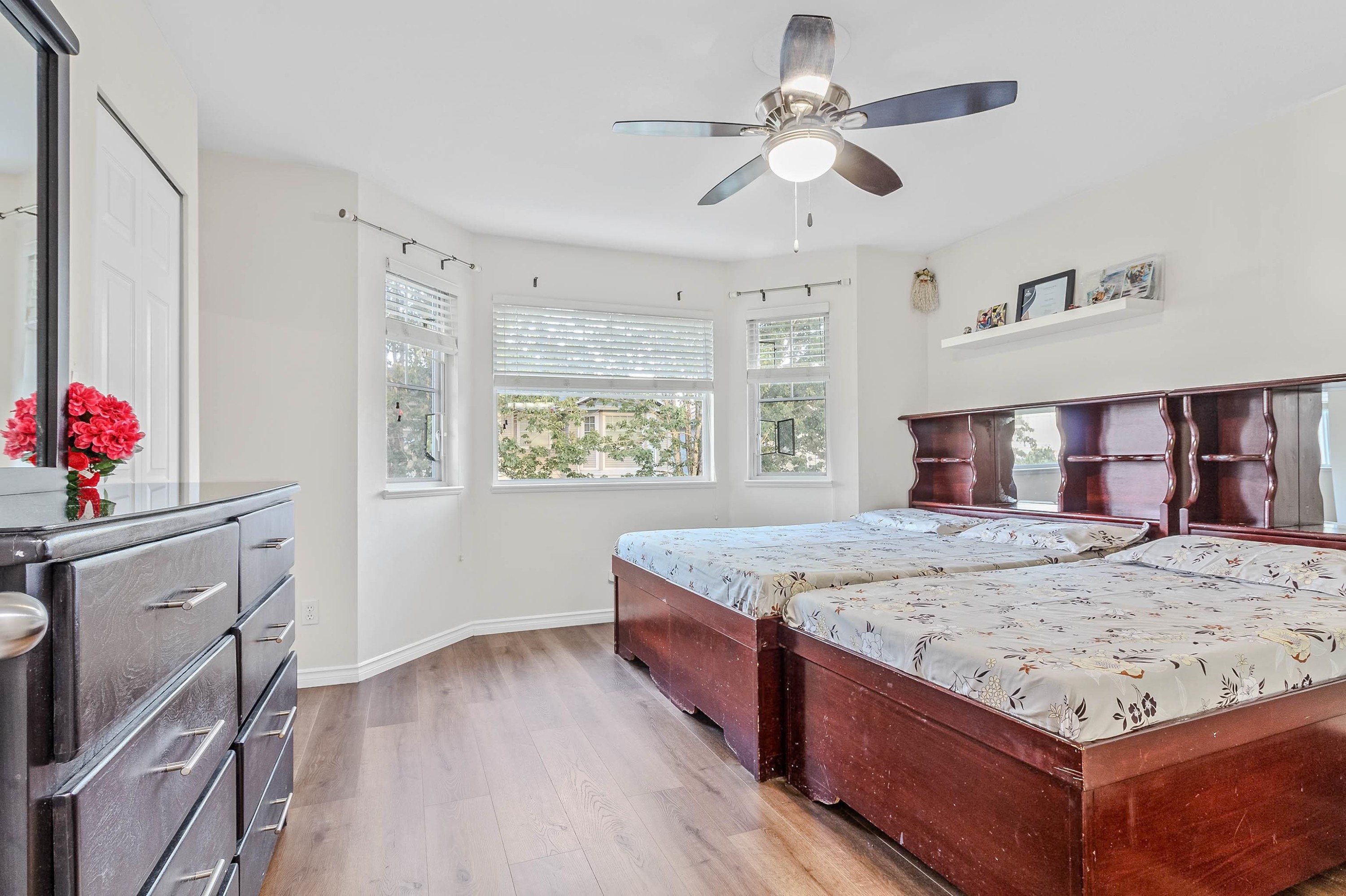 









6518


121

Street, 16,
Surrey,




BC
V3W 1C4

