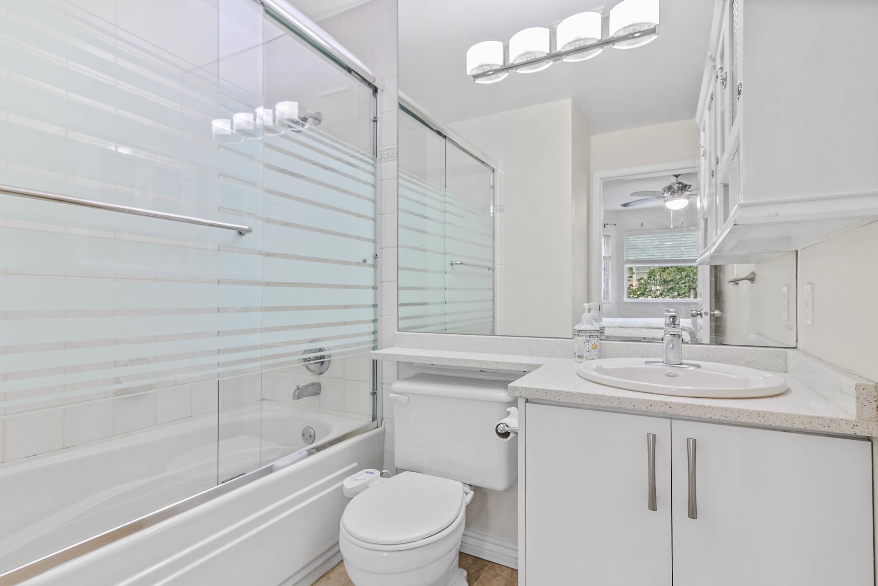 









6518


121

Street, 16,
Surrey,




BC
V3W 1C4

