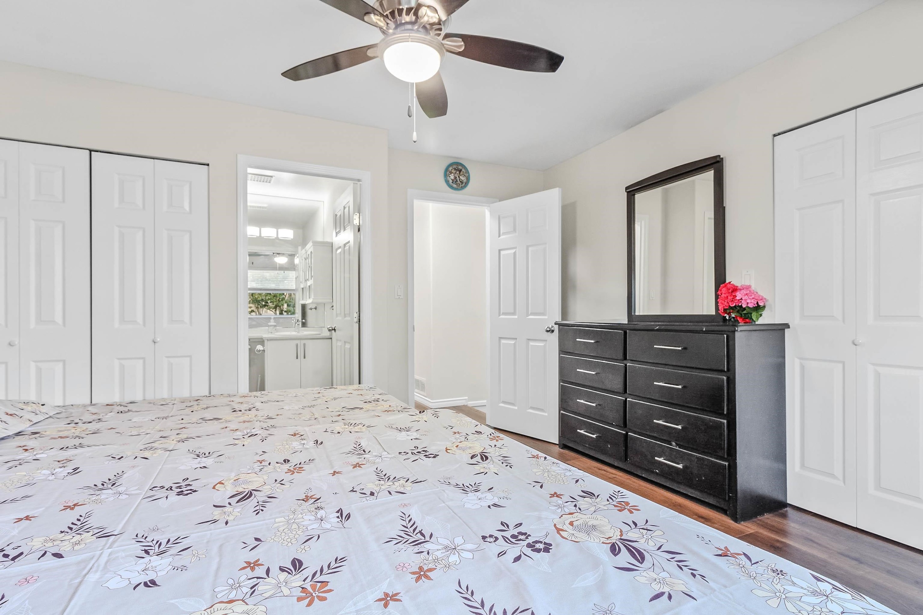 









6518


121

Street, 16,
Surrey,




BC
V3W 1C4

