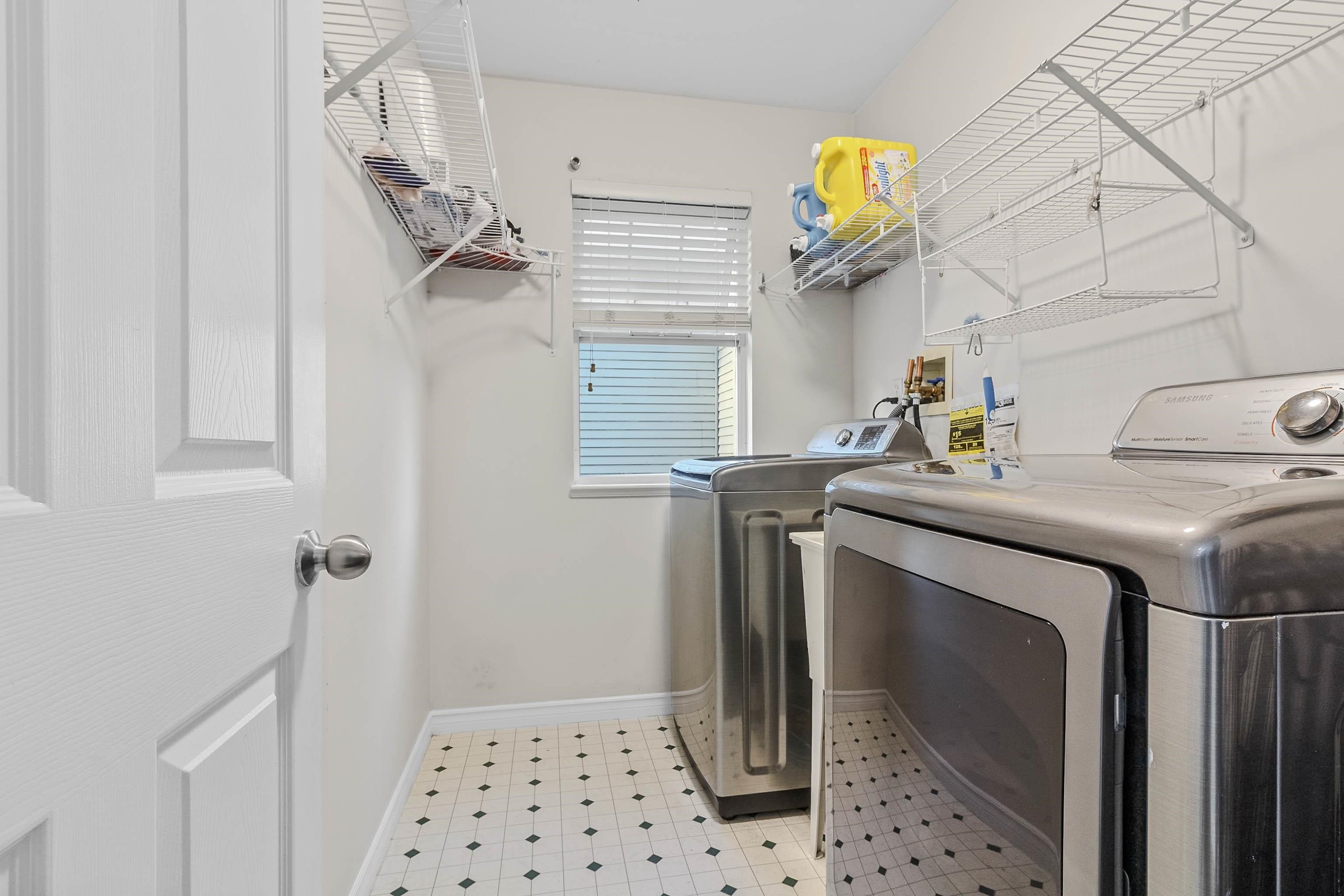 









6518


121

Street, 16,
Surrey,




BC
V3W 1C4

