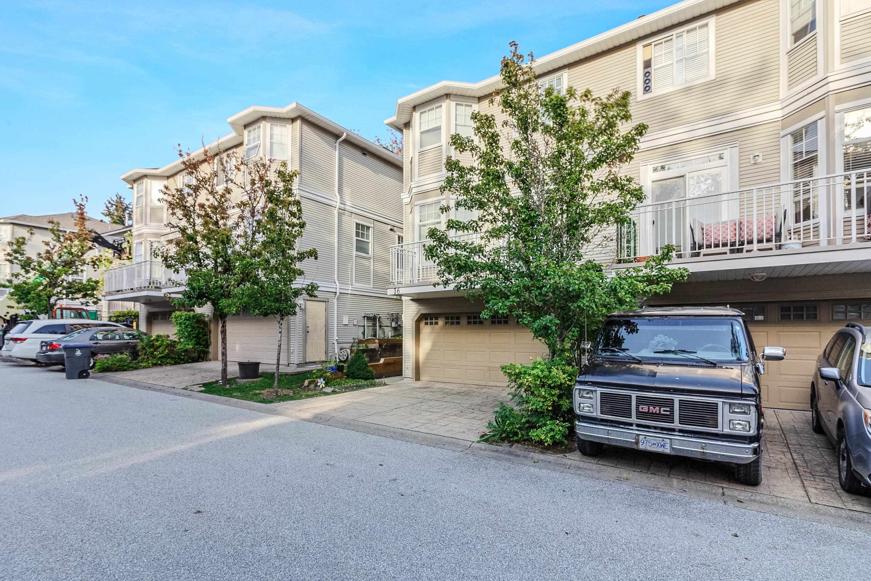 









6518


121

Street, 16,
Surrey,




BC
V3W 1C4

