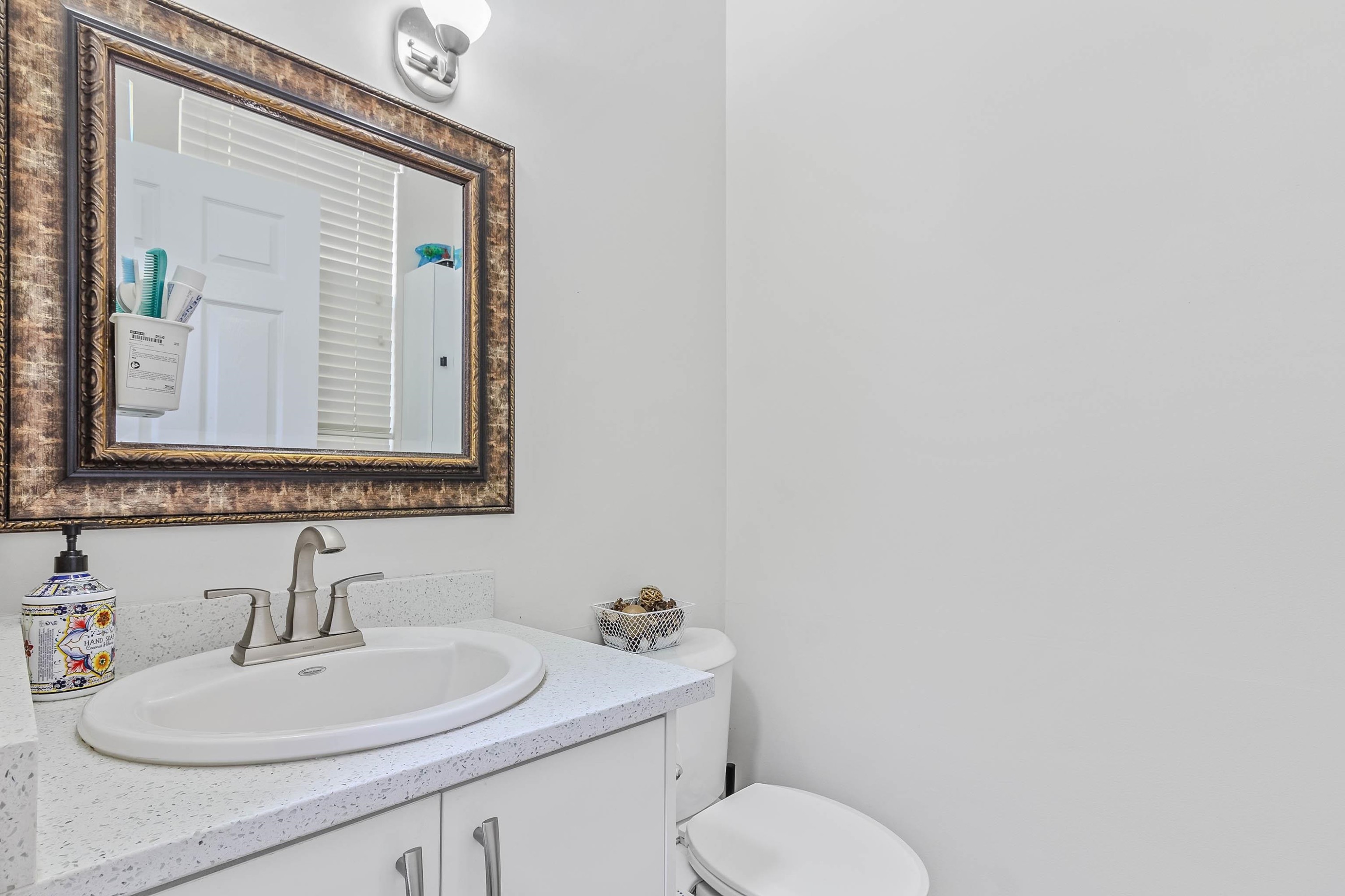 









6518


121

Street, 16,
Surrey,




BC
V3W 1C4

