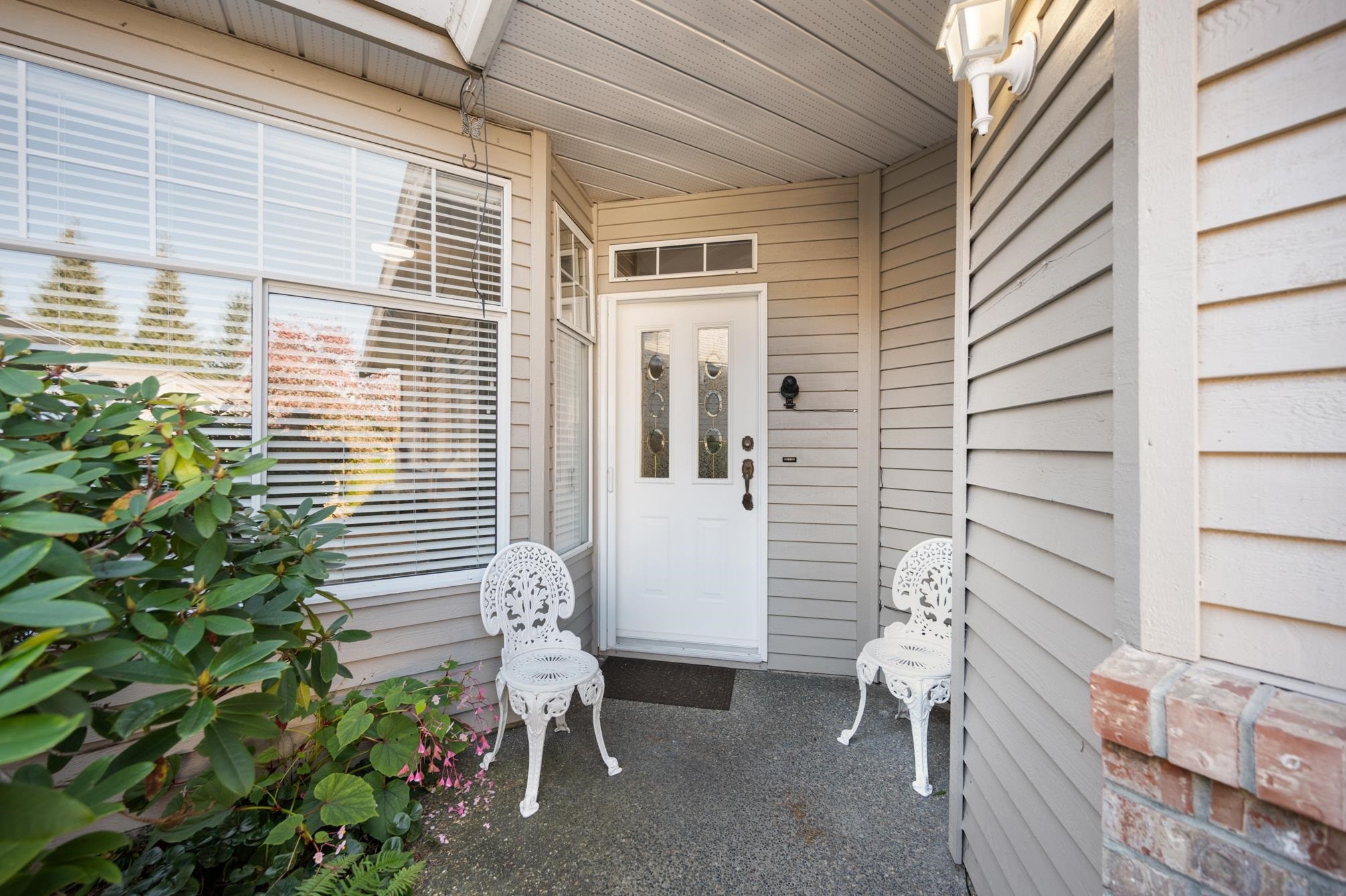 









2533


152

Street, 72,
Surrey,




BC
V4P 1N4

