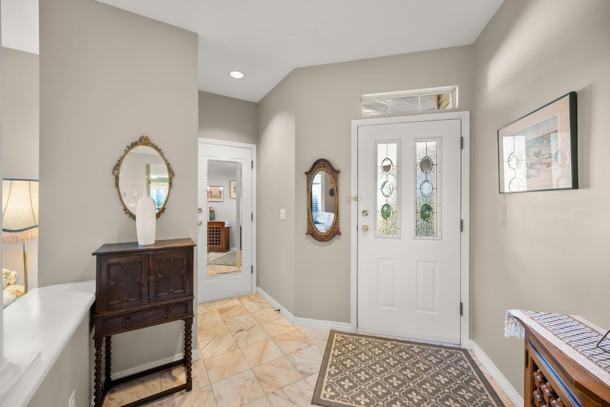 









2533


152

Street, 72,
Surrey,




BC
V4P 1N4

