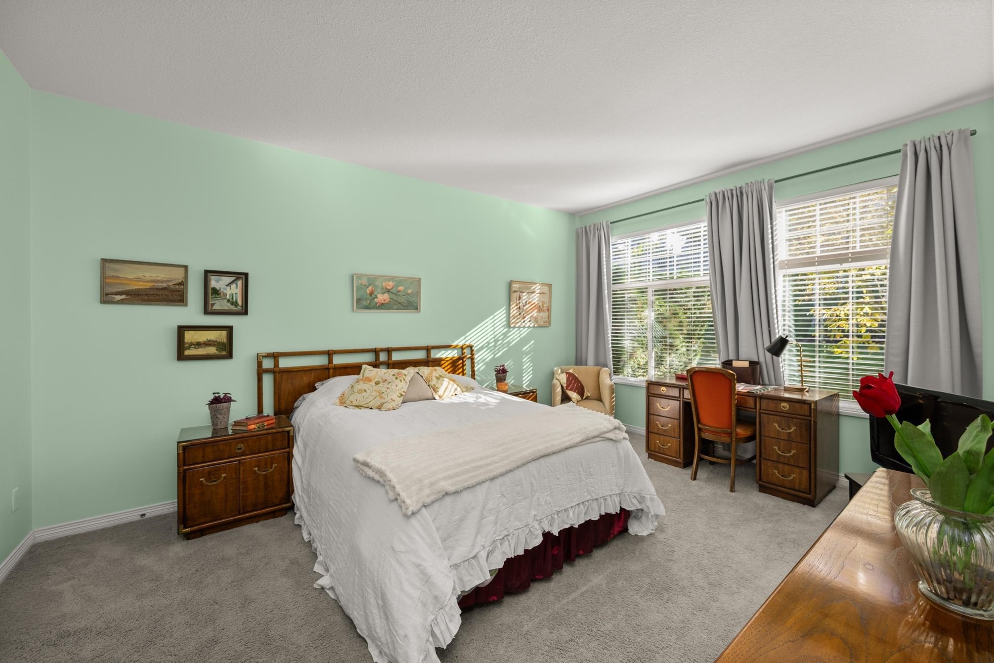 









2533


152

Street, 72,
Surrey,




BC
V4P 1N4

