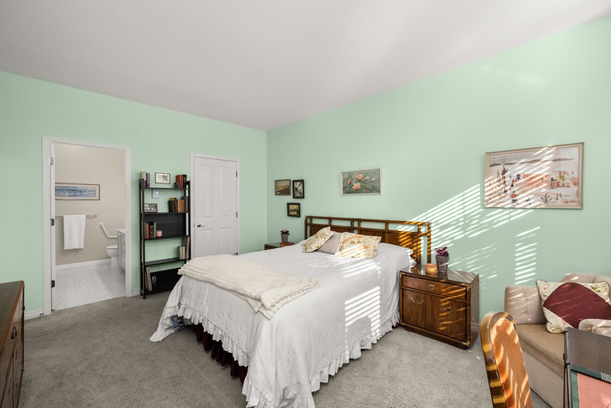 









2533


152

Street, 72,
Surrey,




BC
V4P 1N4

