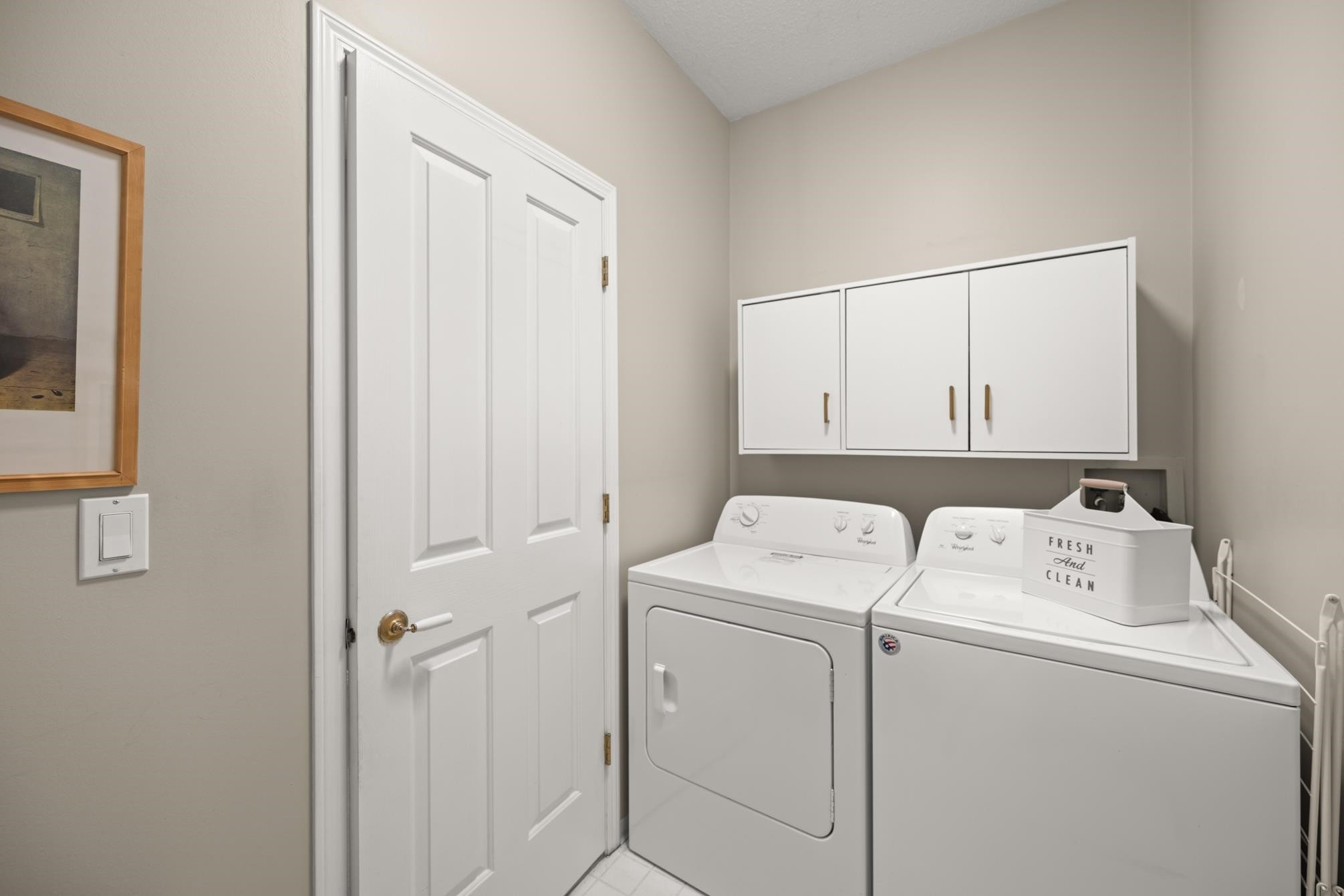 









2533


152

Street, 72,
Surrey,




BC
V4P 1N4

