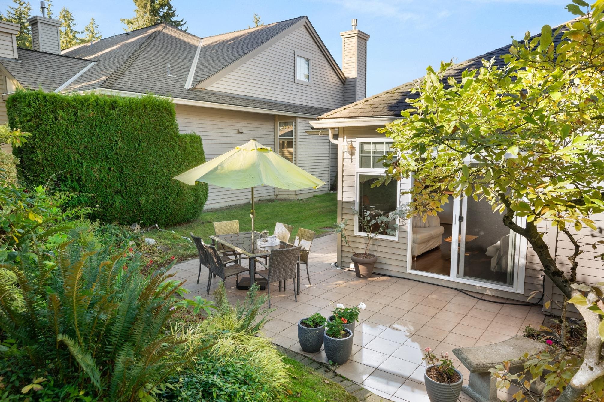 









2533


152

Street, 72,
Surrey,




BC
V4P 1N4

