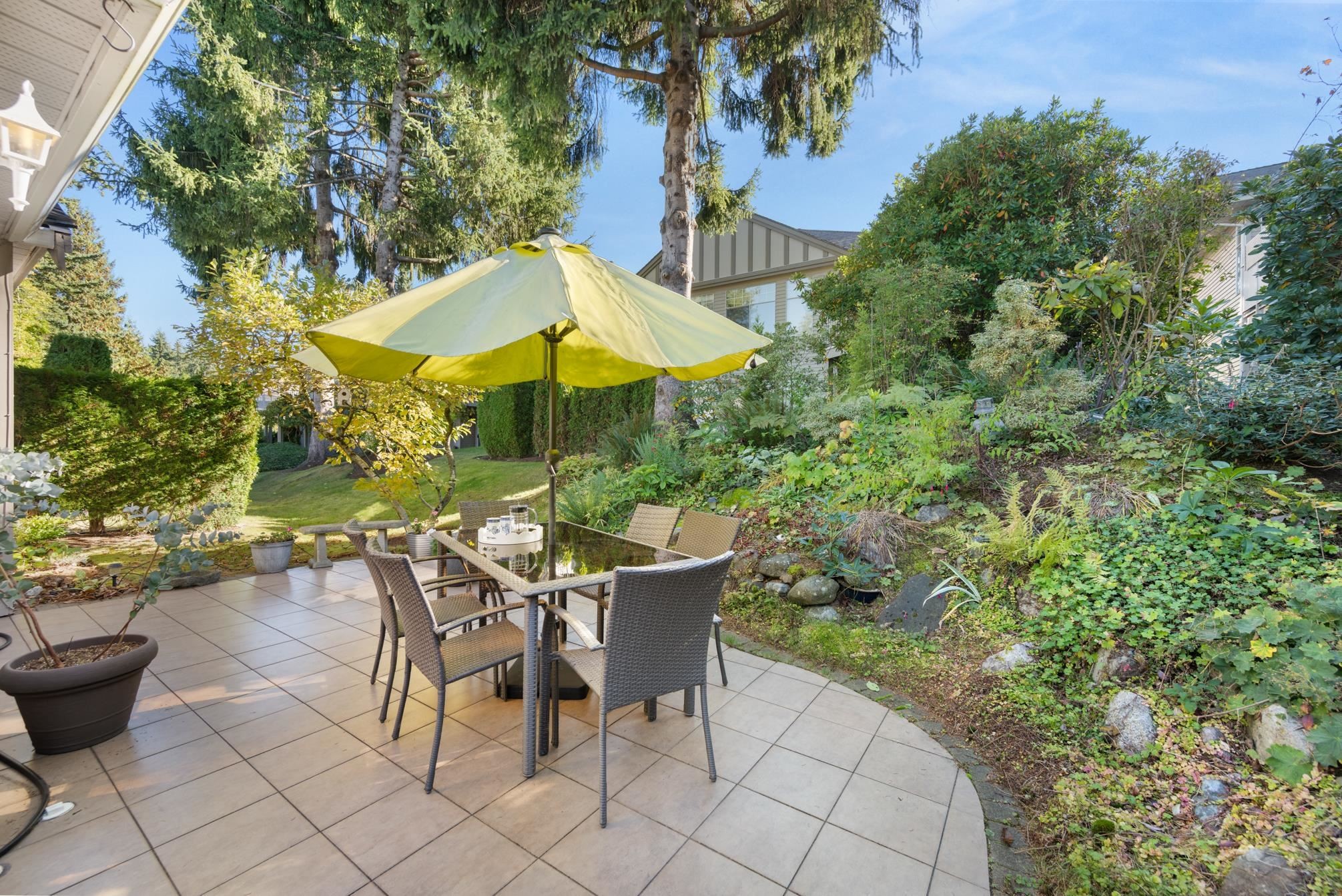 









2533


152

Street, 72,
Surrey,




BC
V4P 1N4

