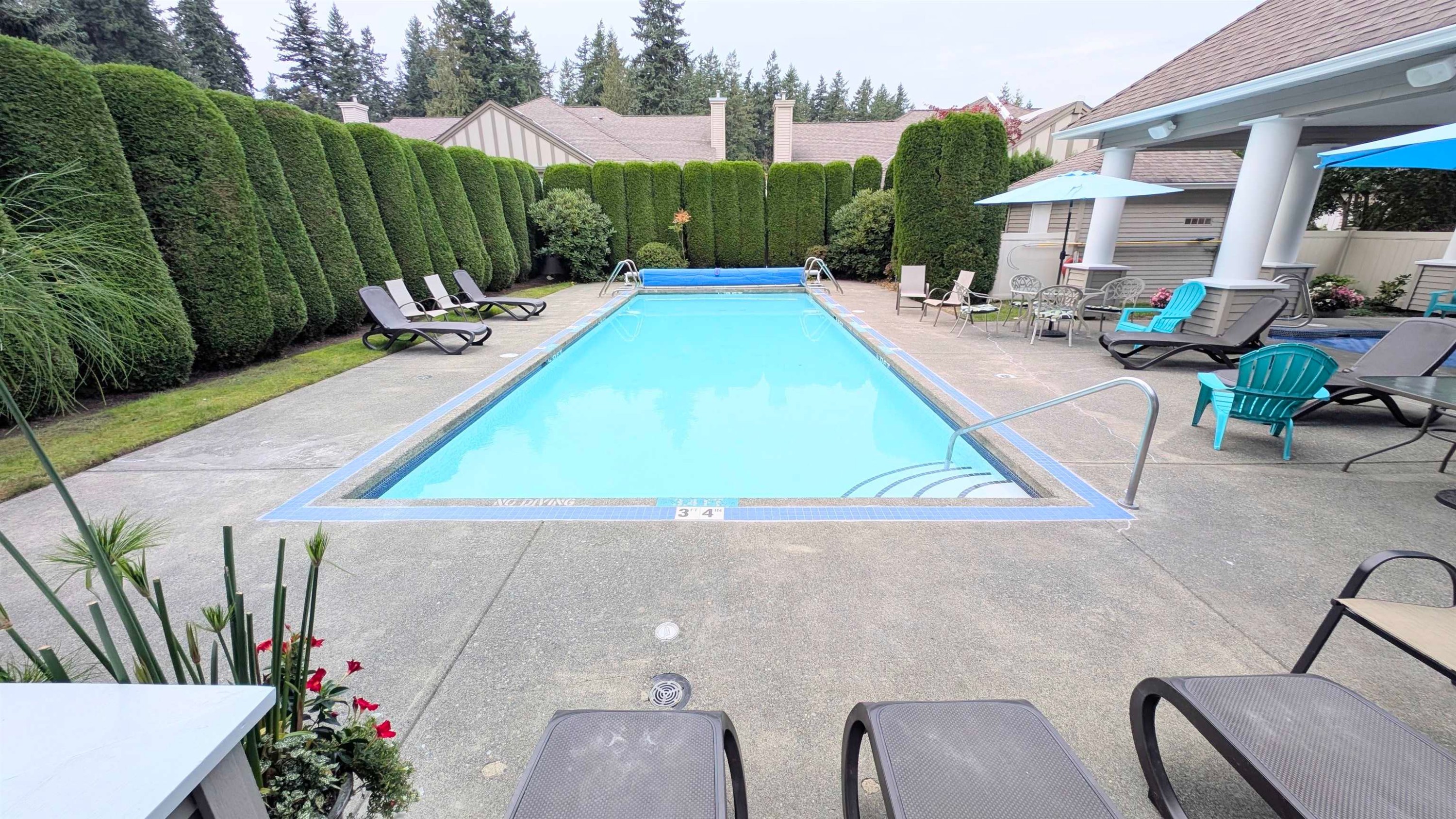 









2533


152

Street, 72,
Surrey,




BC
V4P 1N4

