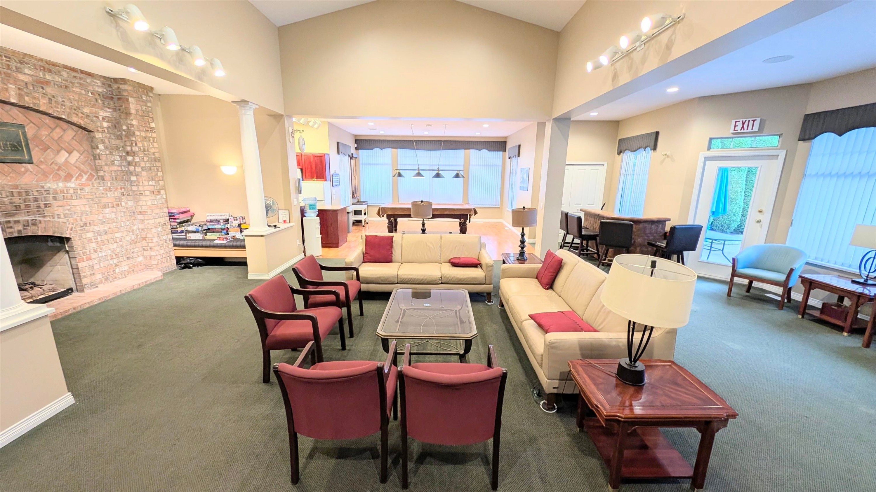 









2533


152

Street, 72,
Surrey,




BC
V4P 1N4

