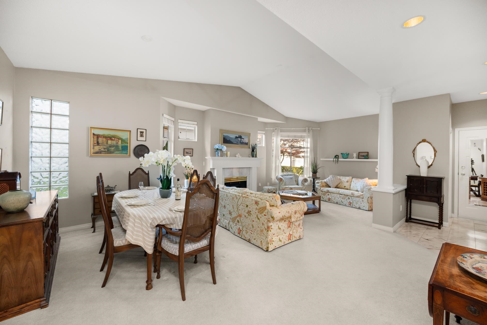 









2533


152

Street, 72,
Surrey,




BC
V4P 1N4

