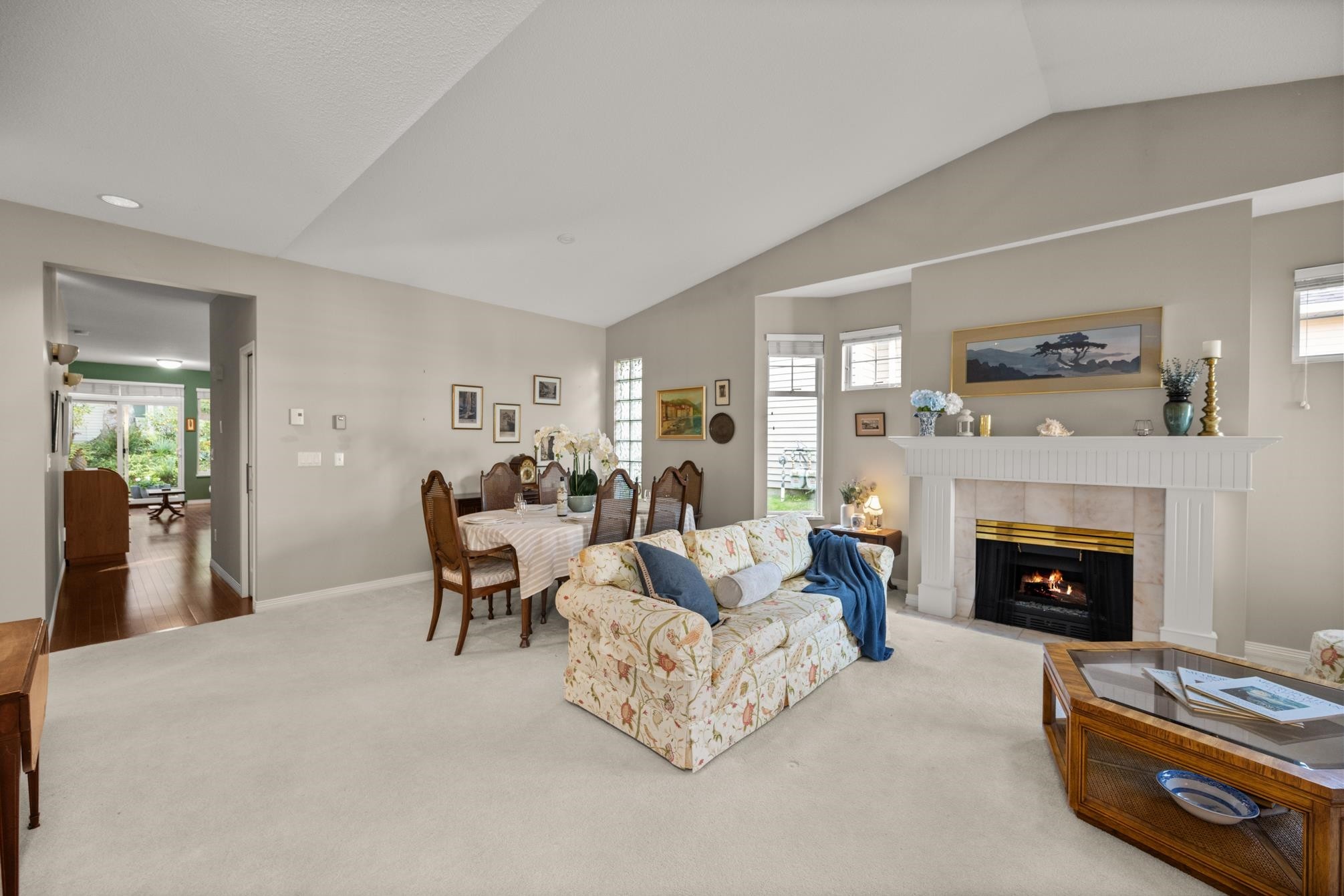 









2533


152

Street, 72,
Surrey,




BC
V4P 1N4

