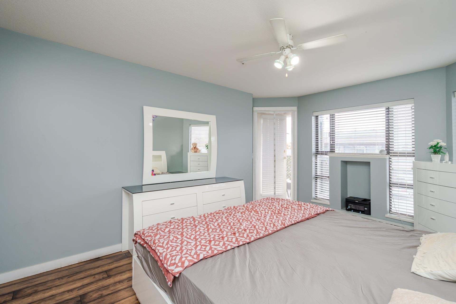 









15241


18

Avenue, 306,
Surrey,




BC
V4A 1W9

