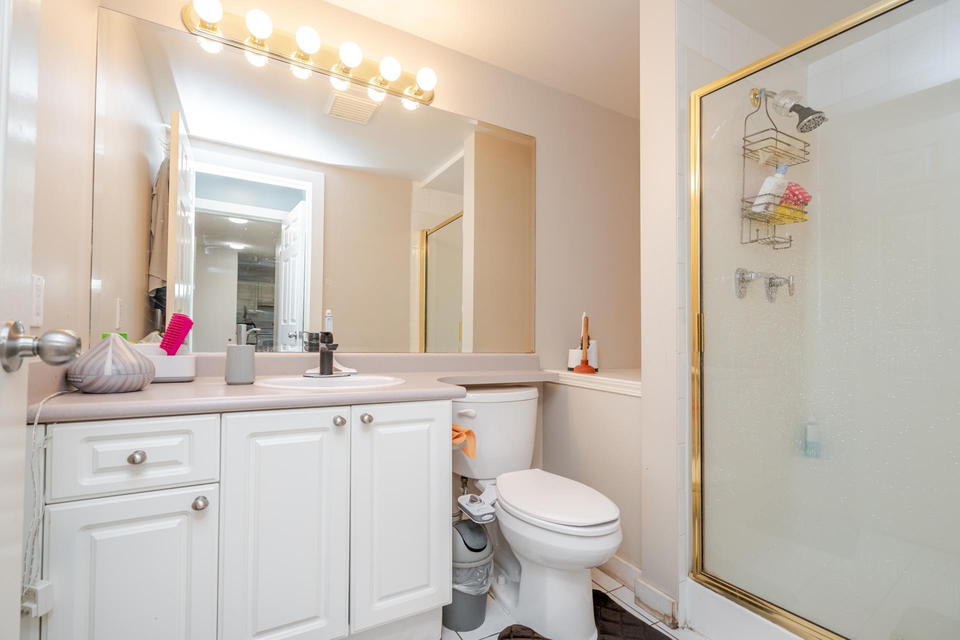 









15241


18

Avenue, 306,
Surrey,




BC
V4A 1W9

