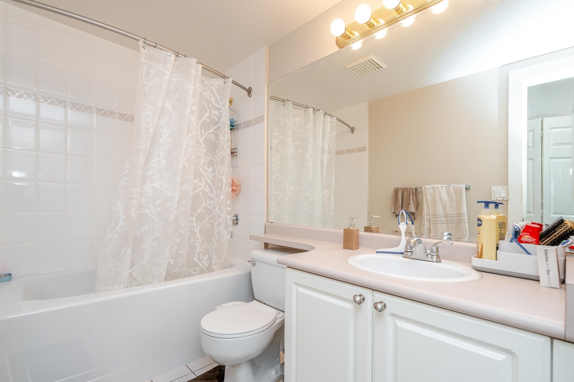 









15241


18

Avenue, 306,
Surrey,




BC
V4A 1W9

