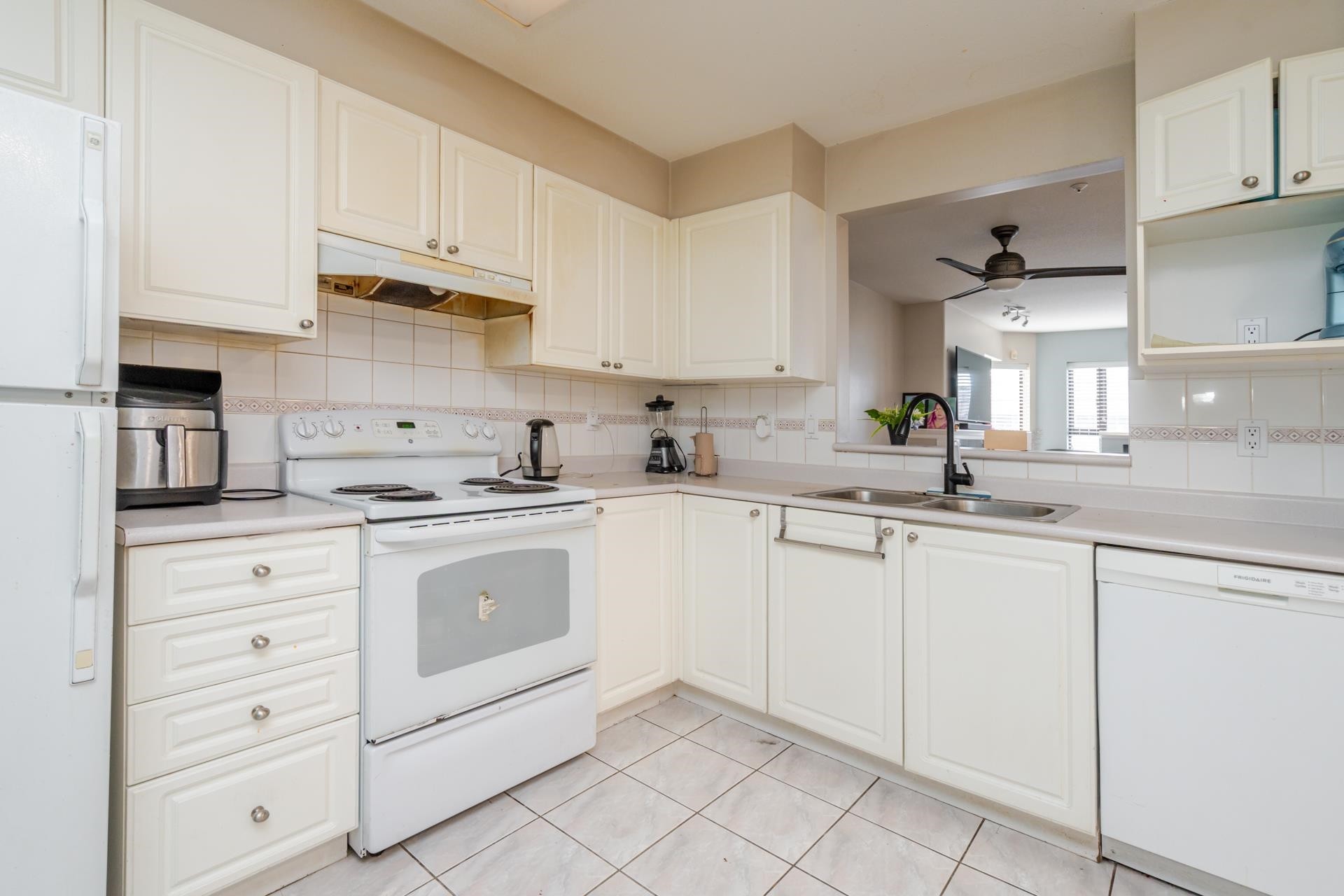 









15241


18

Avenue, 306,
Surrey,




BC
V4A 1W9

