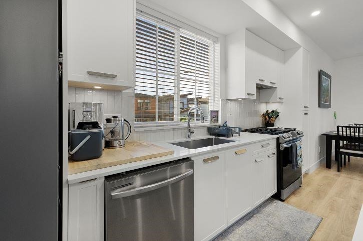 









20680


76b

Avenue, 1,
Langley,




BC
V2Y 4L2

