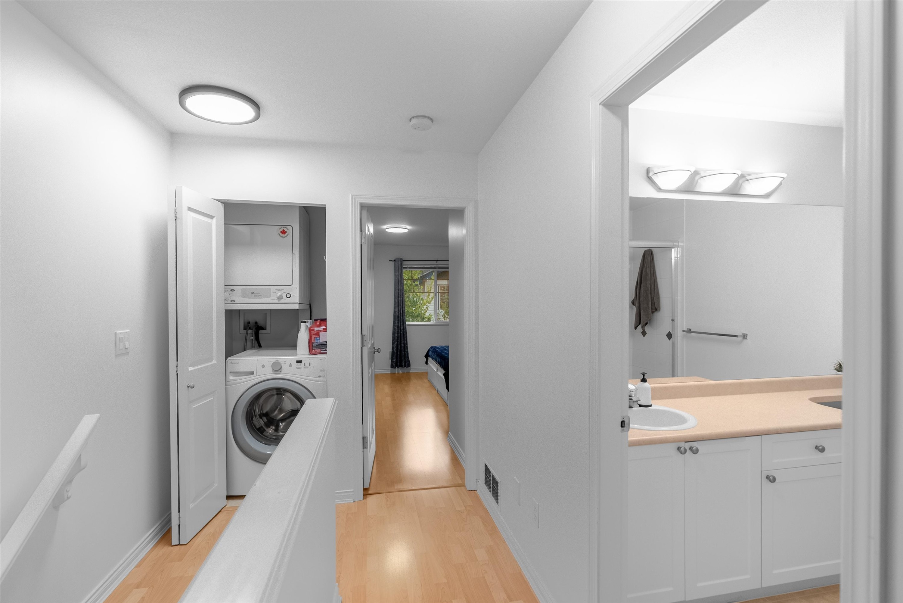 









6533


121

Street, 56,
Surrey,




BC
V3W 1M5

