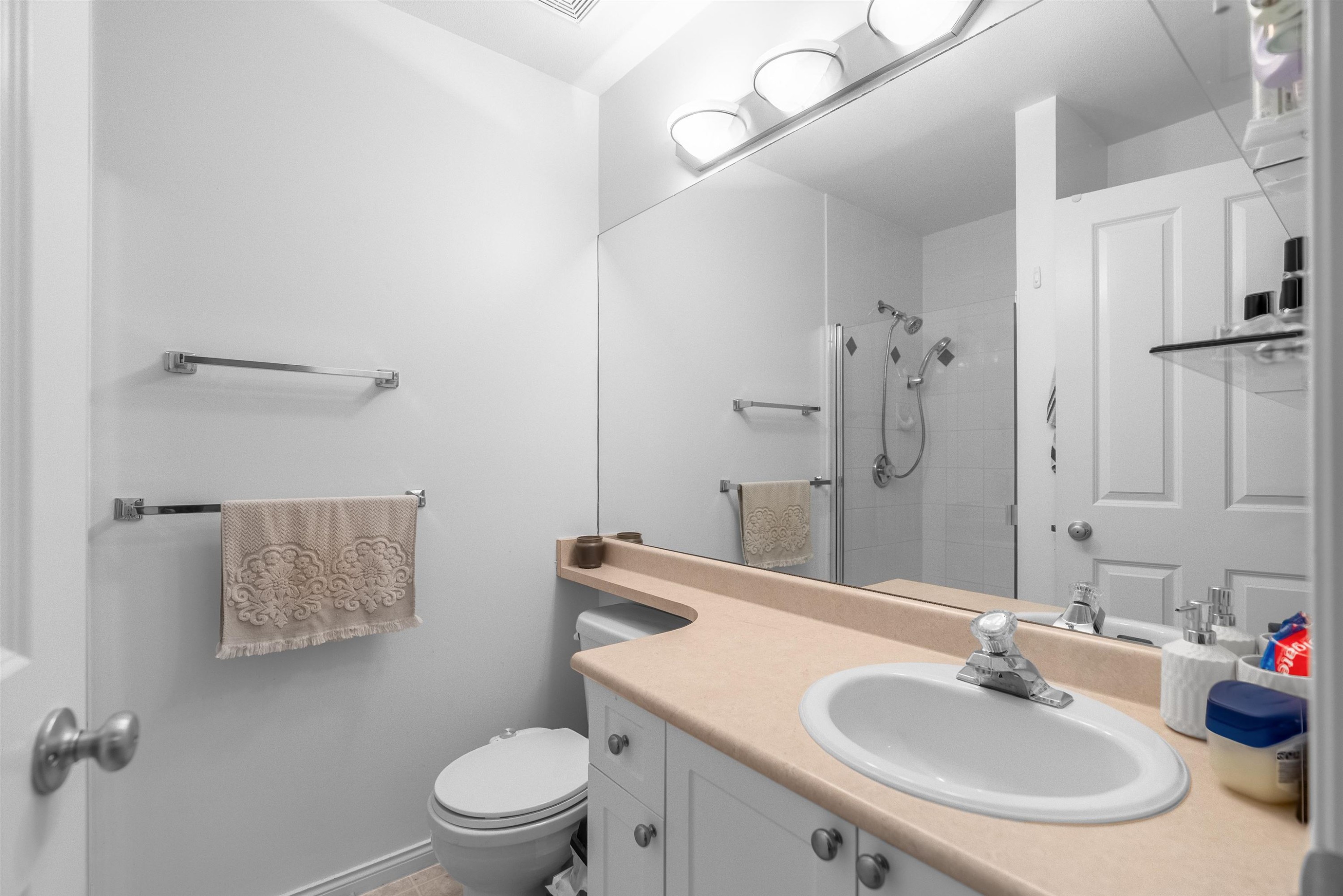 









6533


121

Street, 56,
Surrey,




BC
V3W 1M5

