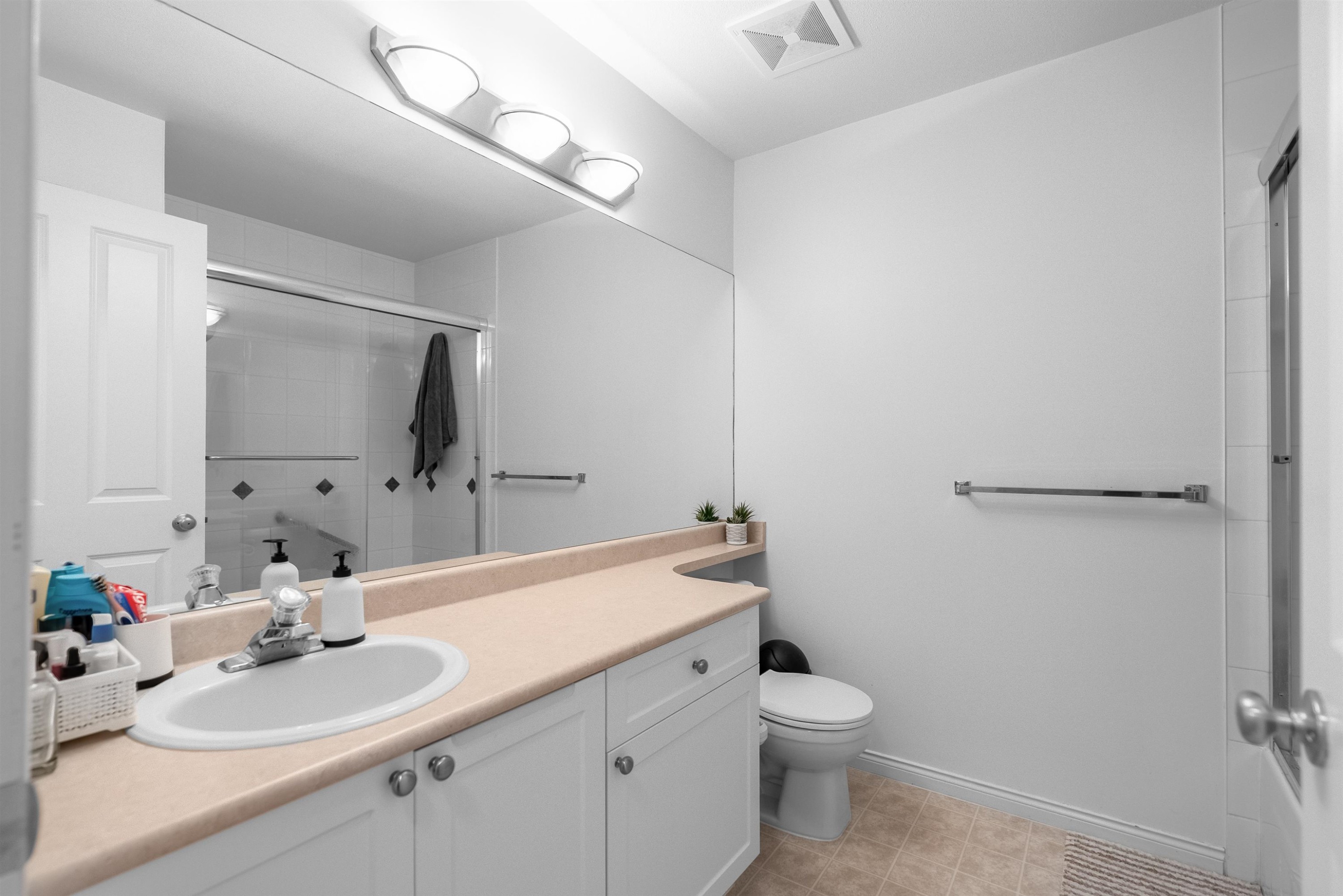 









6533


121

Street, 56,
Surrey,




BC
V3W 1M5

