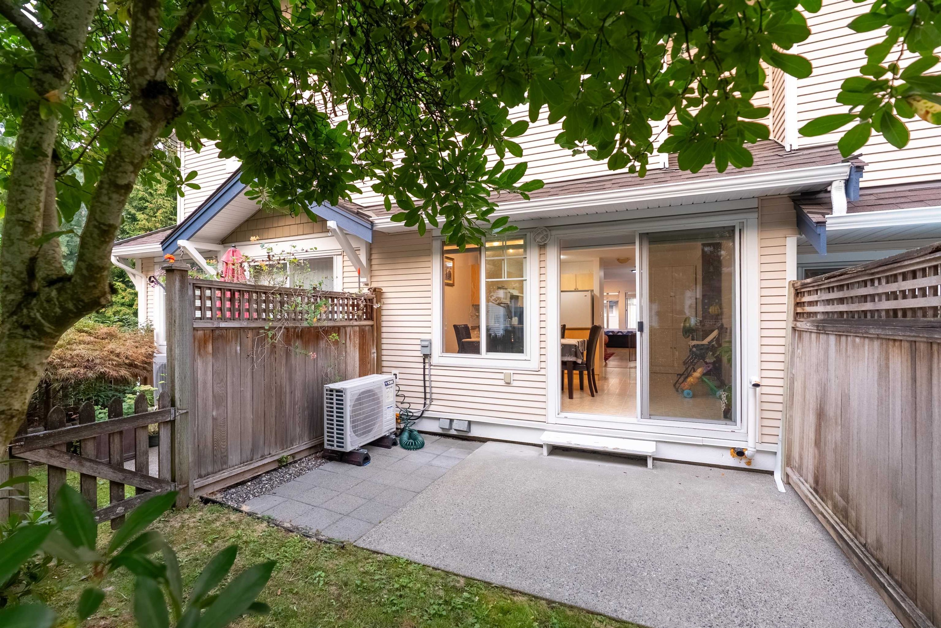 









6533


121

Street, 56,
Surrey,




BC
V3W 1M5

