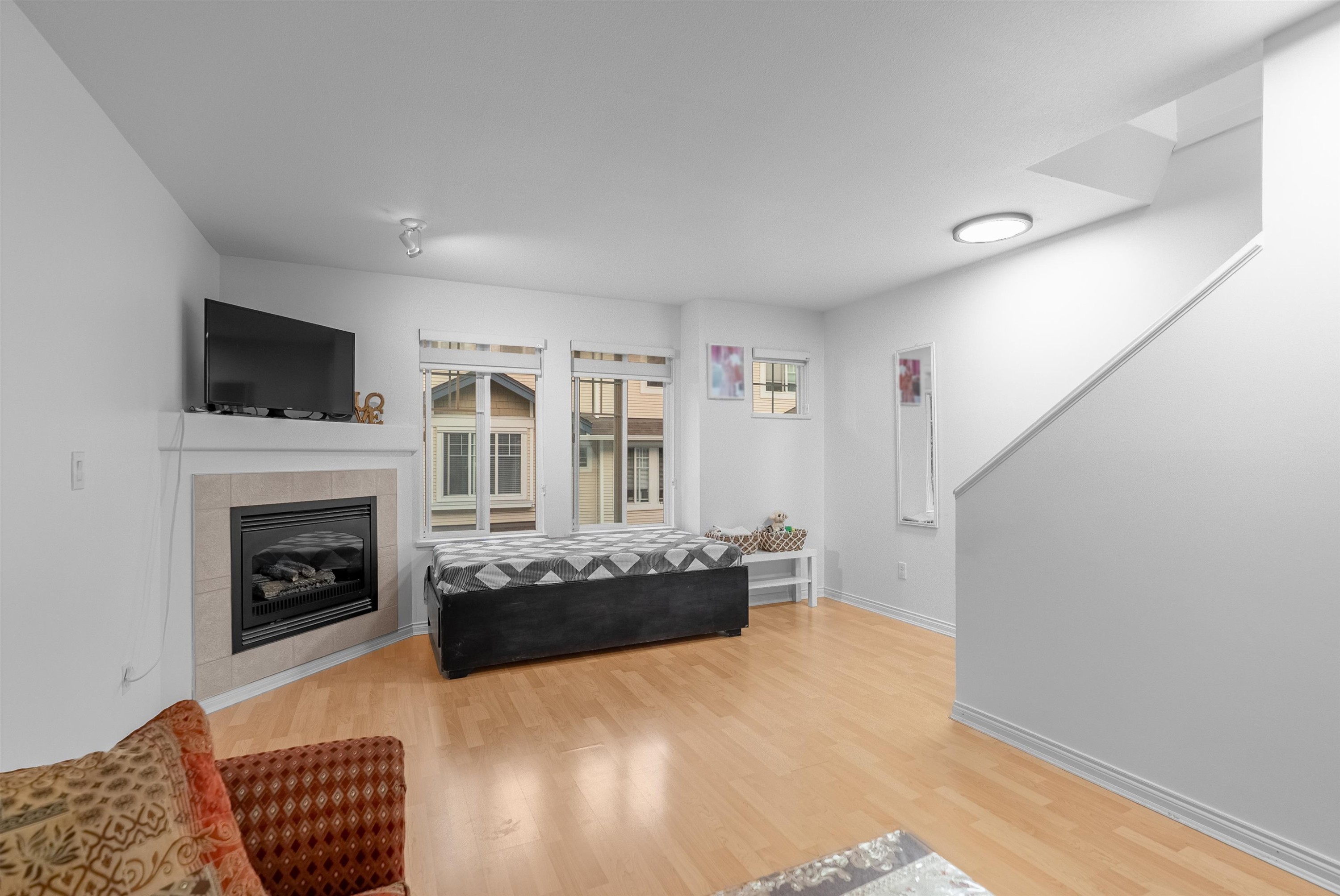 









6533


121

Street, 56,
Surrey,




BC
V3W 1M5

