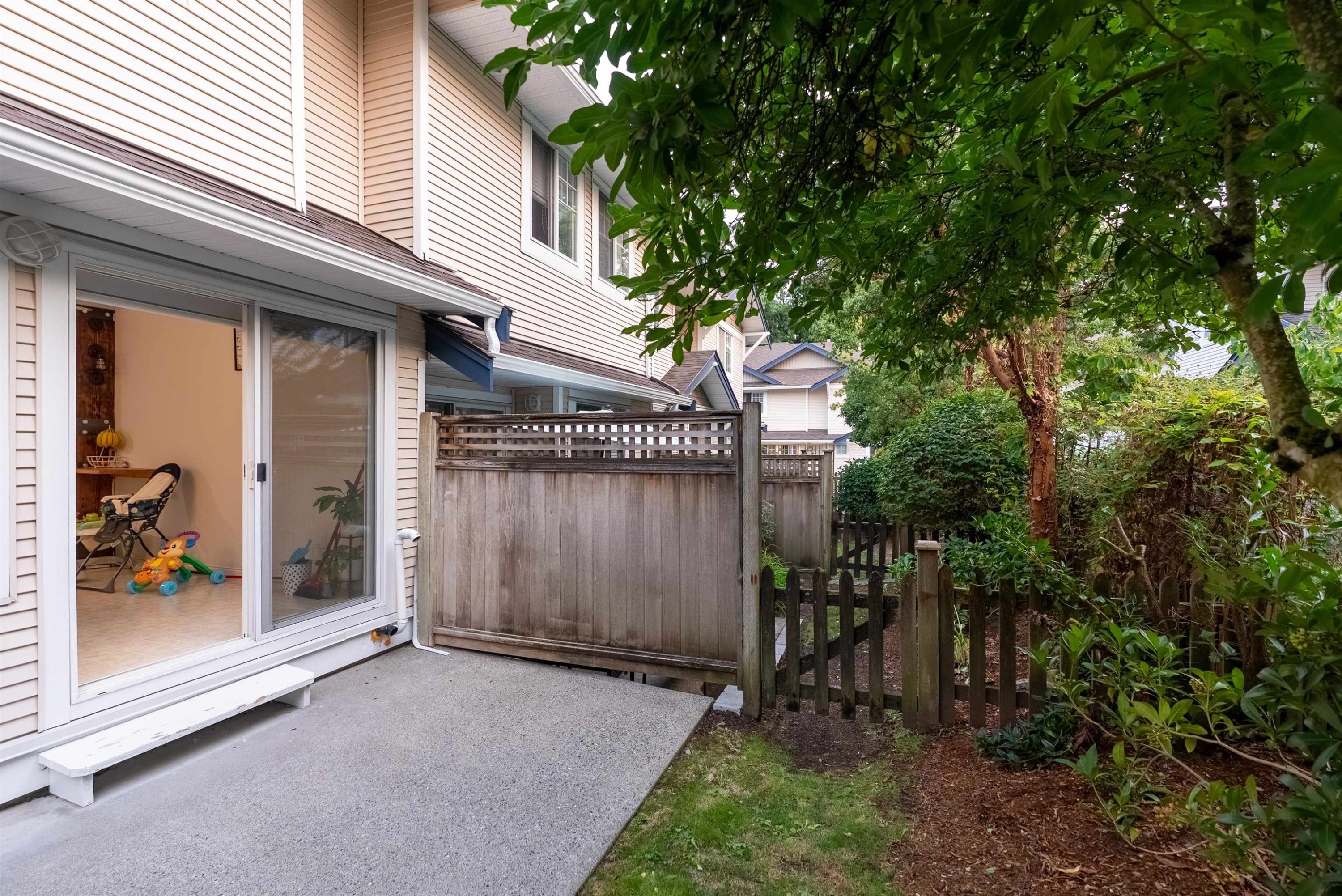









6533


121

Street, 56,
Surrey,




BC
V3W 1M5

