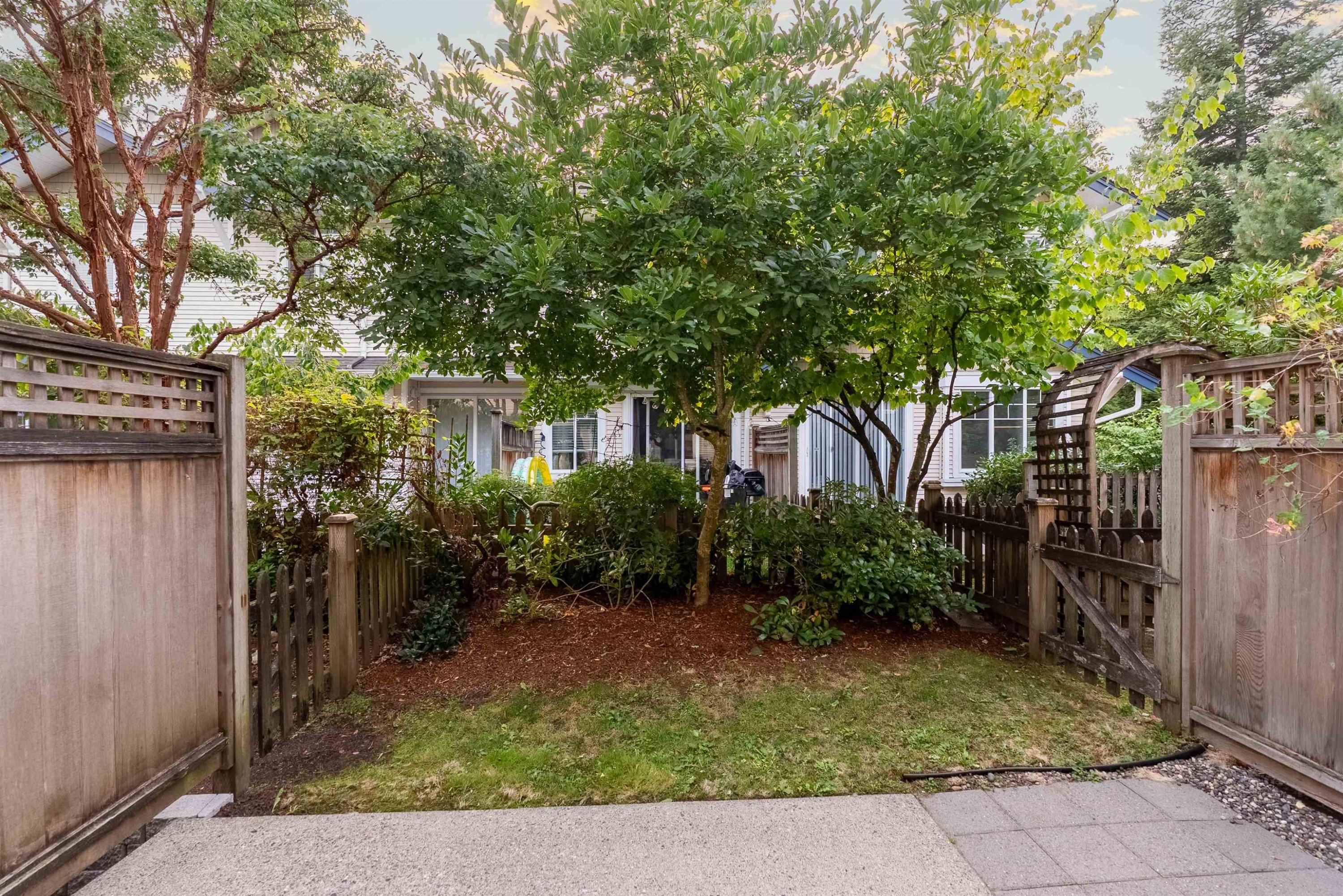 









6533


121

Street, 56,
Surrey,




BC
V3W 1M5

