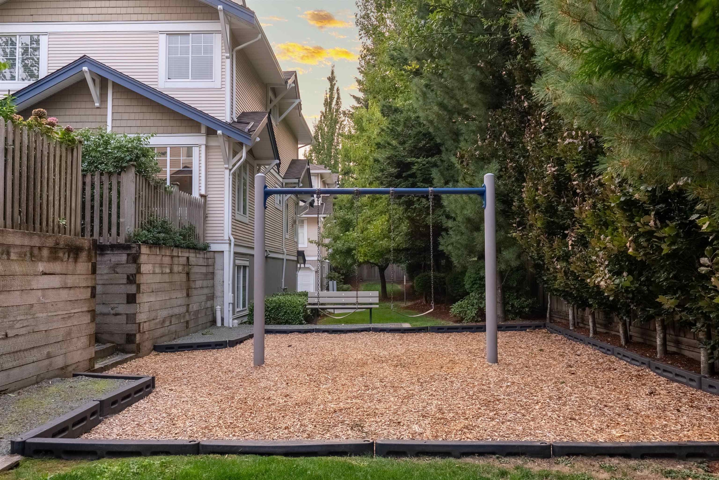 









6533


121

Street, 56,
Surrey,




BC
V3W 1M5

