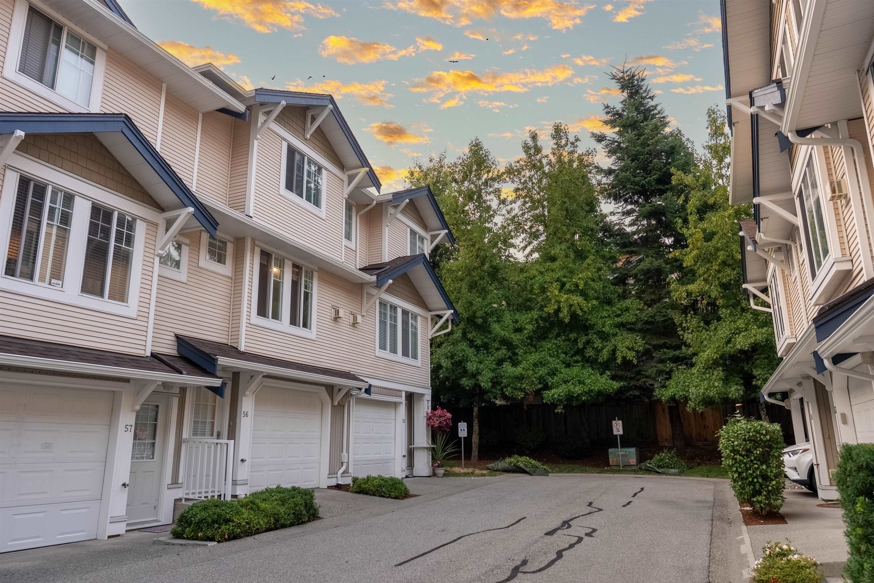 









6533


121

Street, 56,
Surrey,




BC
V3W 1M5

