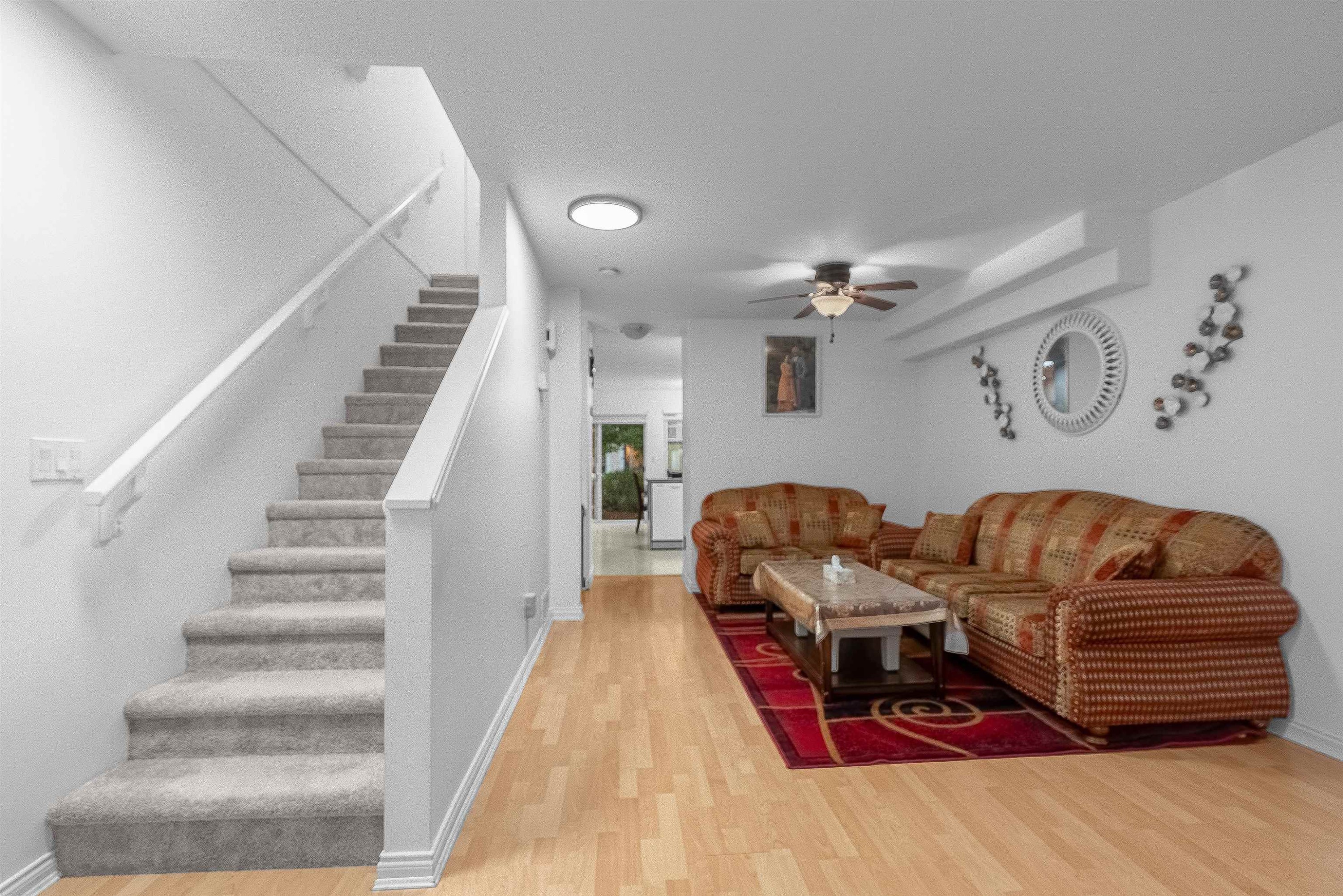 









6533


121

Street, 56,
Surrey,




BC
V3W 1M5

