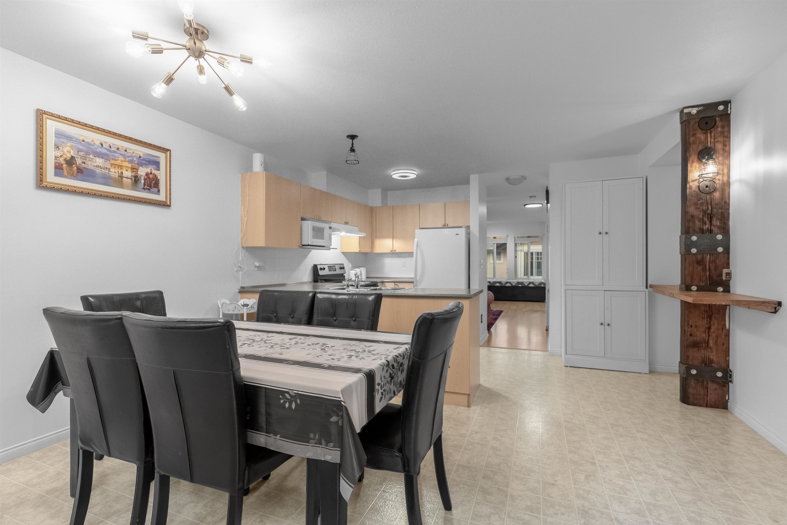 









6533


121

Street, 56,
Surrey,




BC
V3W 1M5

