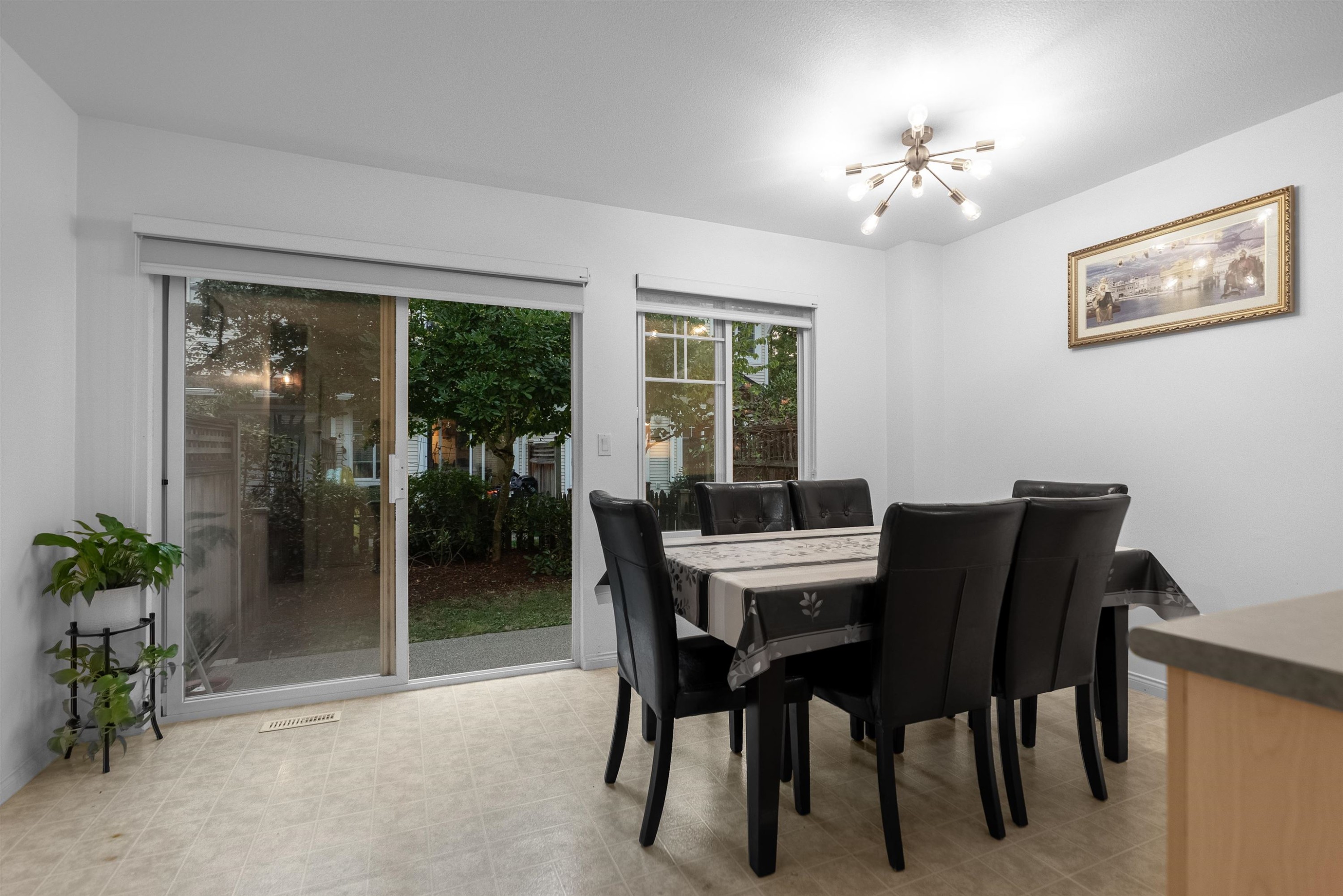 









6533


121

Street, 56,
Surrey,




BC
V3W 1M5

