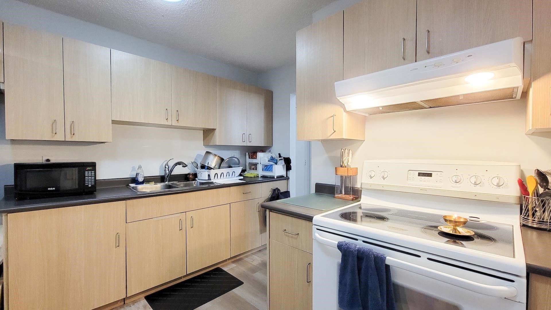 









33400


Bourquin

Place, 214,
Abbotsford,




BC
V2S 5G3

