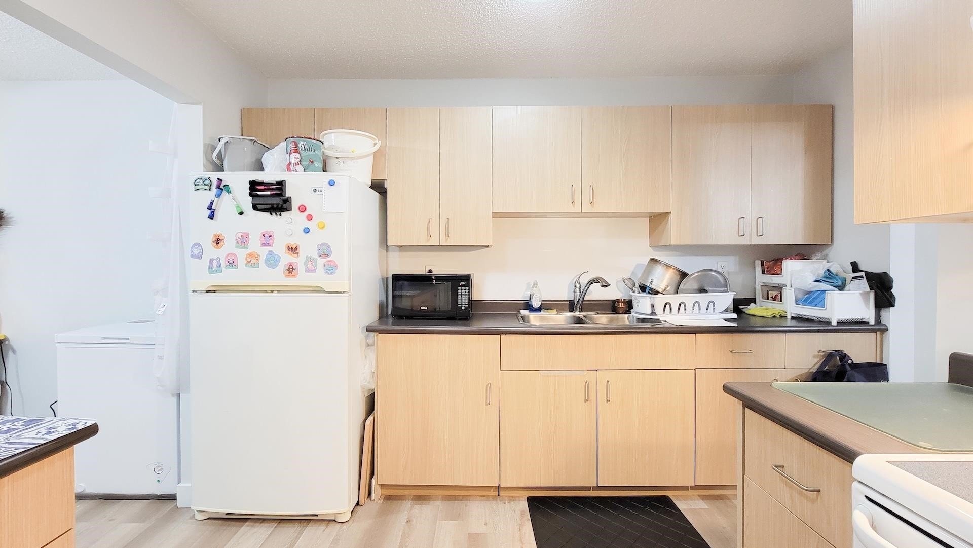 









33400


Bourquin

Place, 214,
Abbotsford,




BC
V2S 5G3

