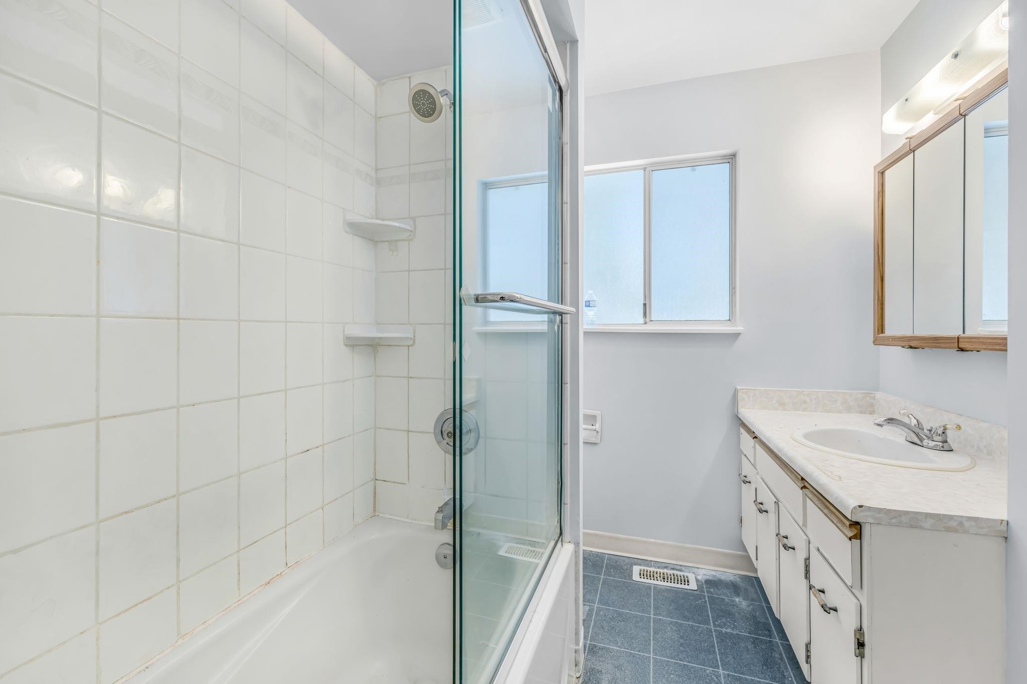 









11377


77

Avenue,
Delta,




BC
V4C 1M2

