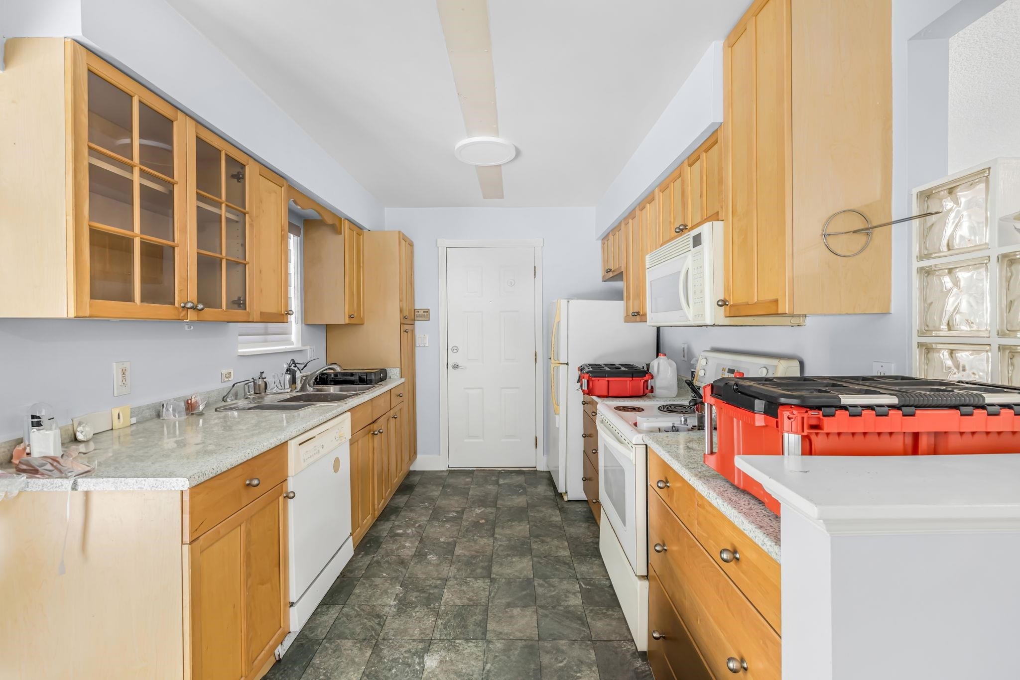 









11377


77

Avenue,
Delta,




BC
V4C 1M2

