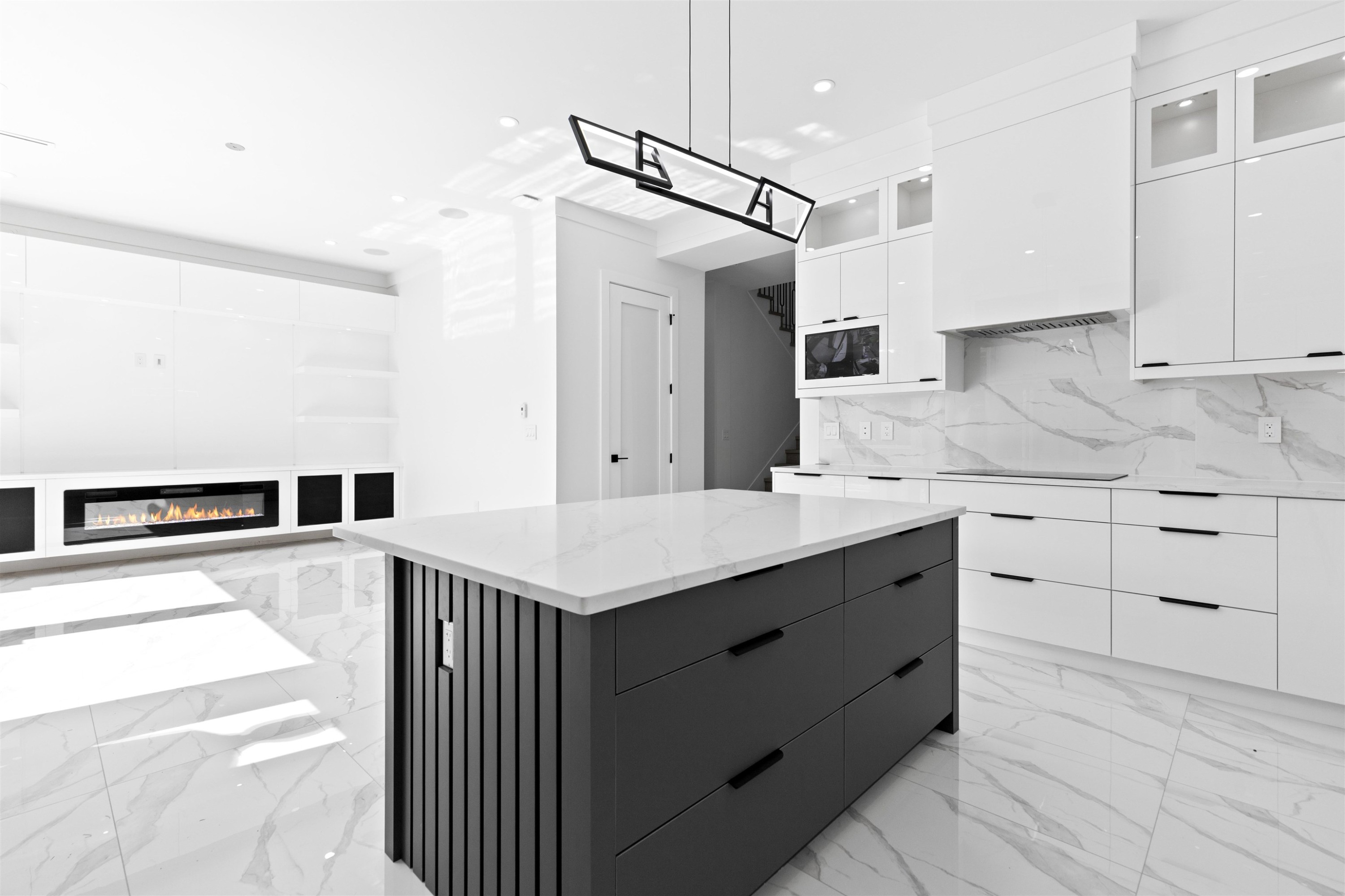 









15584


89b

Avenue,
Surrey,




BC
V3R 4K9

