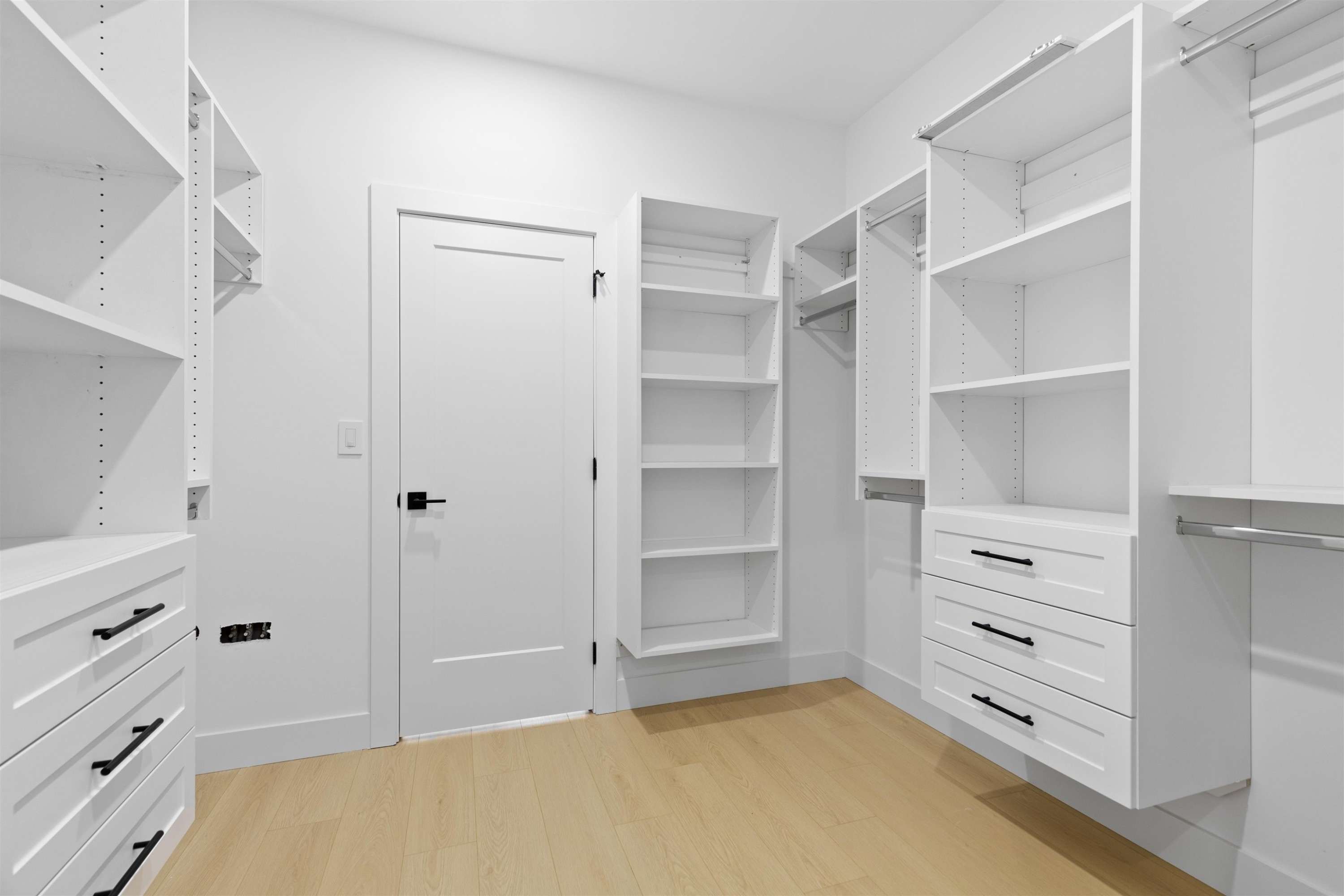 









15584


89b

Avenue,
Surrey,




BC
V3R 4K9

