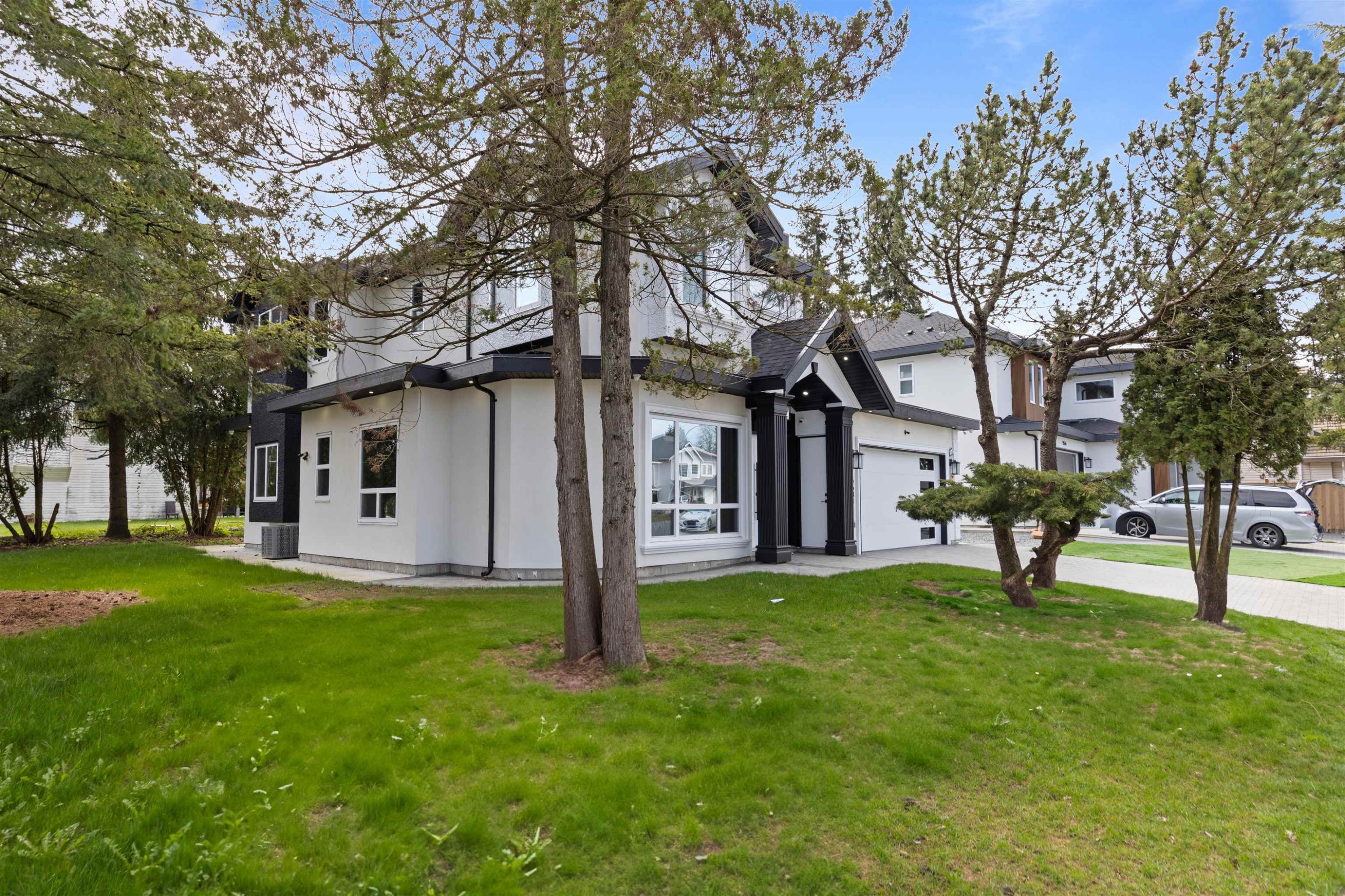 









15584


89b

Avenue,
Surrey,




BC
V3R 4K9

