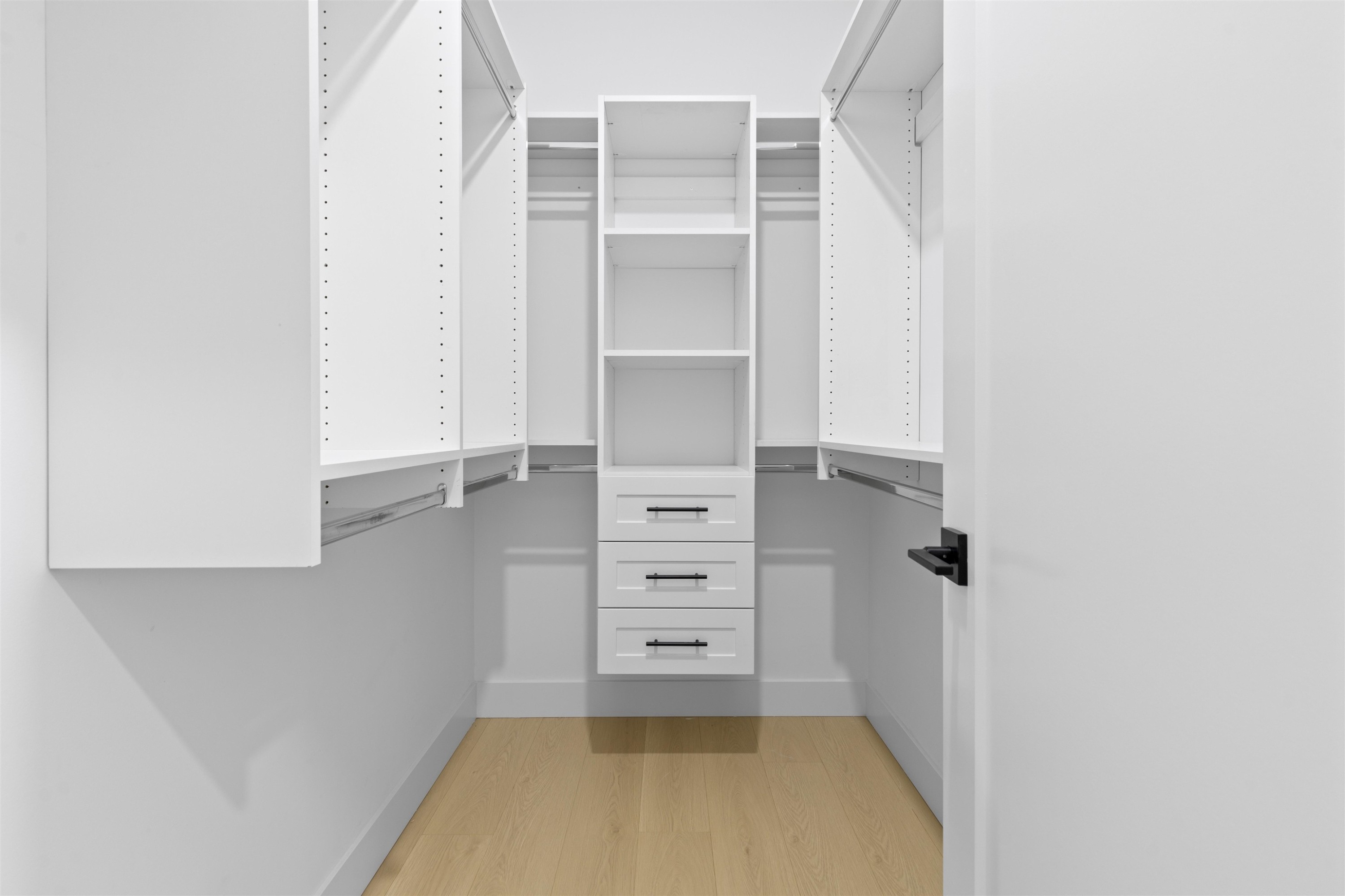 









15584


89b

Avenue,
Surrey,




BC
V3R 4K9

