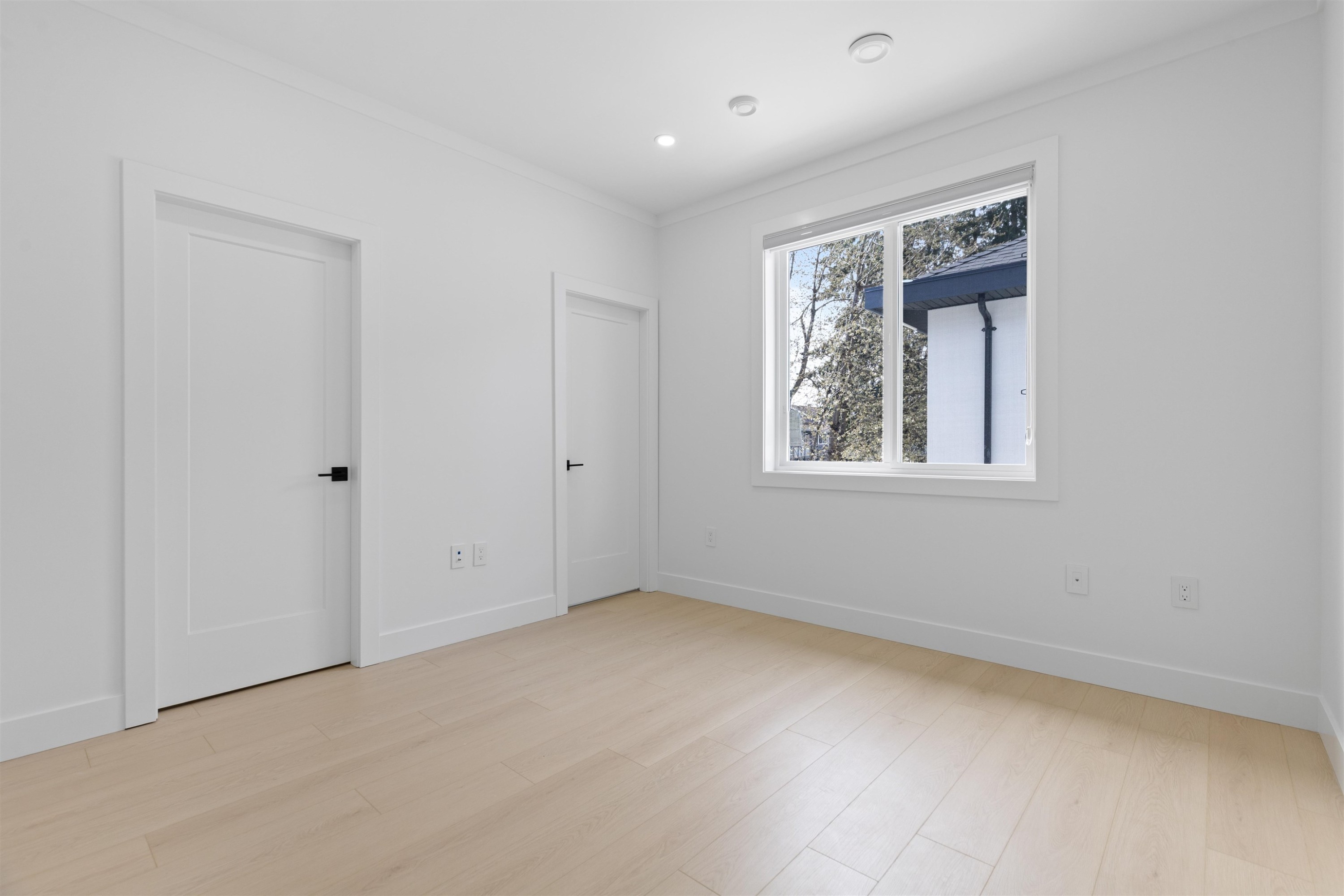 









15584


89b

Avenue,
Surrey,




BC
V3R 4K9

