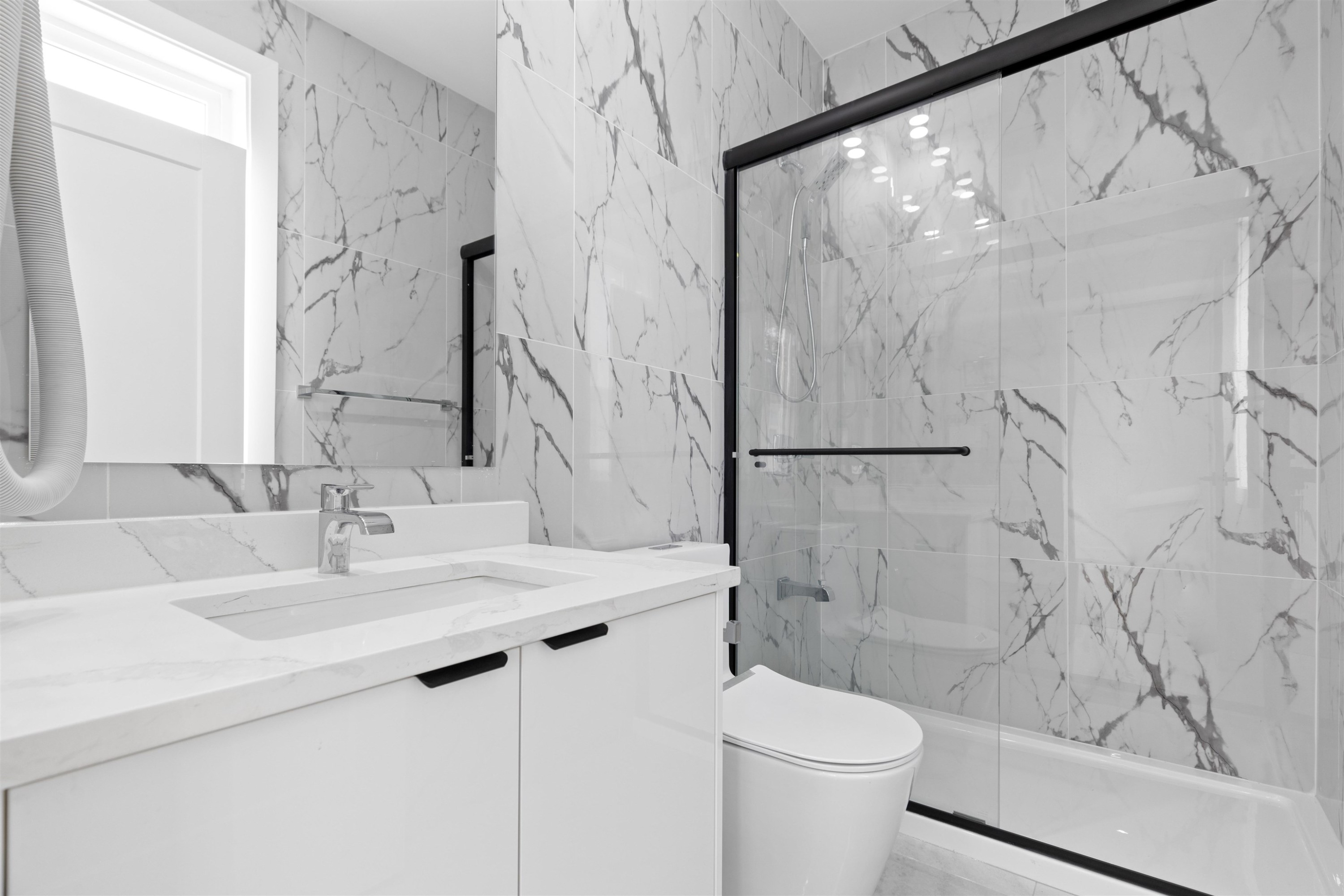 









15584


89b

Avenue,
Surrey,




BC
V3R 4K9

