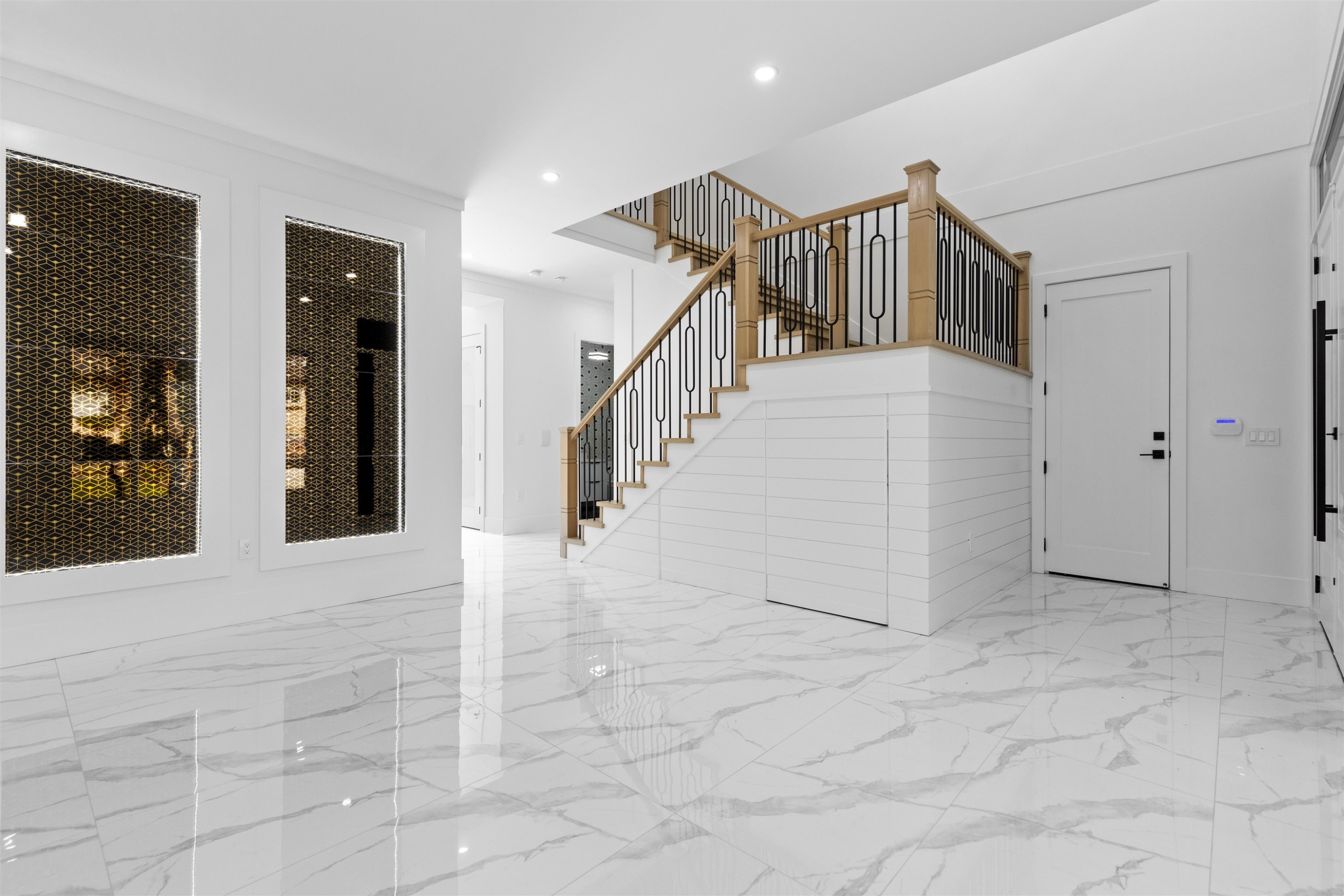 









15584


89b

Avenue,
Surrey,




BC
V3R 4K9

