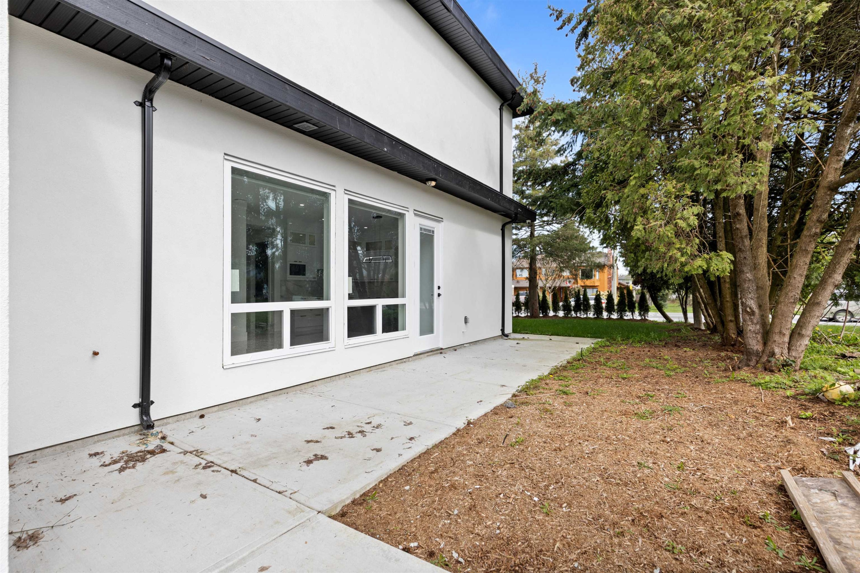 









15584


89b

Avenue,
Surrey,




BC
V3R 4K9

