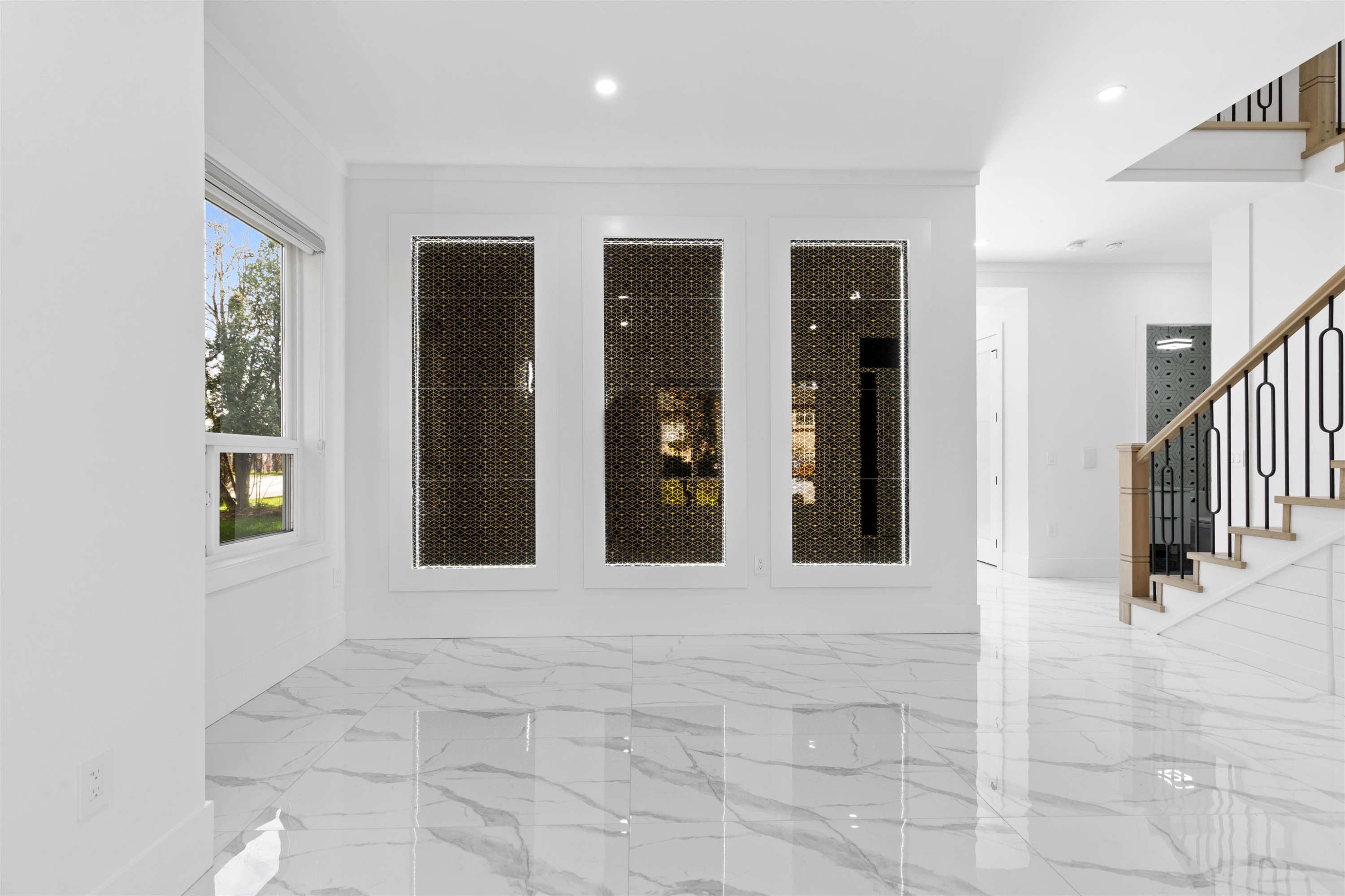 









15584


89b

Avenue,
Surrey,




BC
V3R 4K9

