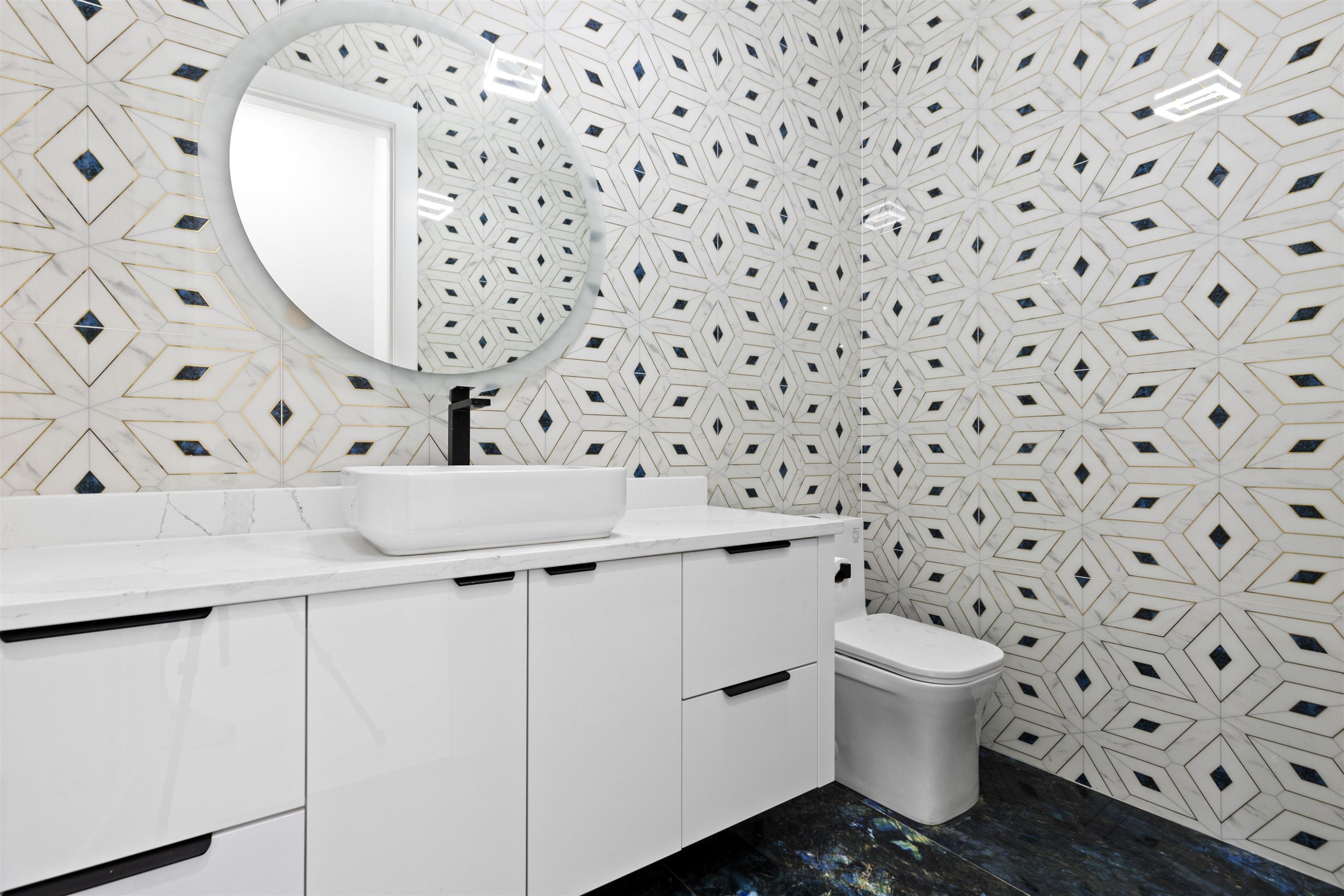 









15584


89b

Avenue,
Surrey,




BC
V3R 4K9

